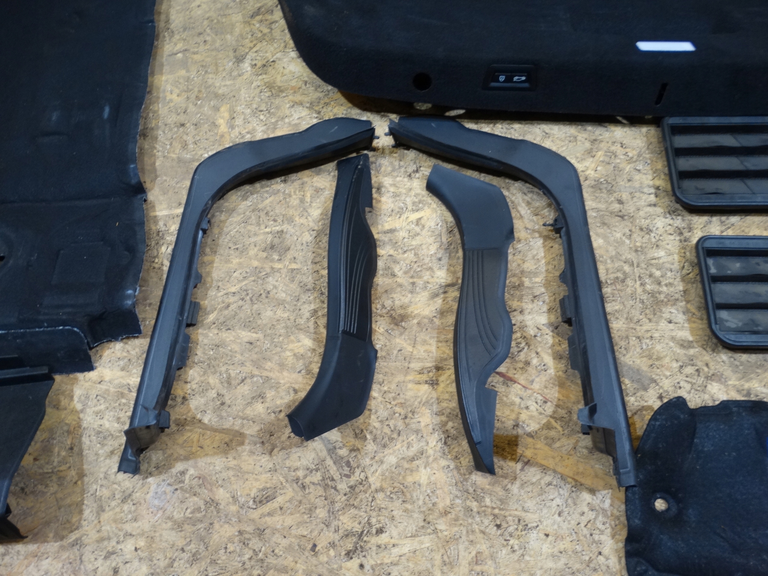 IDEALNE inner boot upholstery KPL. BMW G11 1