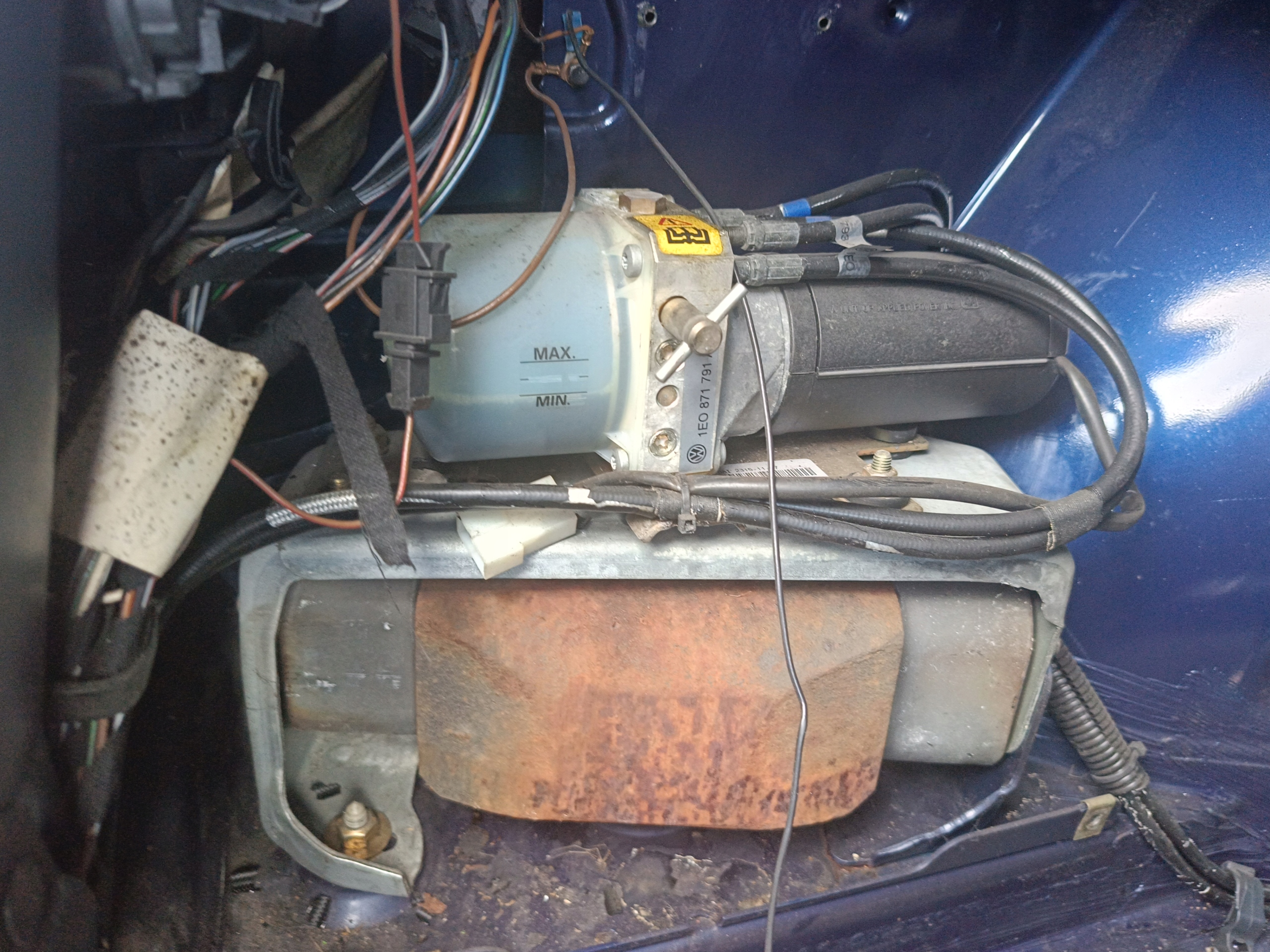 VW GOLF IV CABRIO POMPA DACHU 1E0871791A