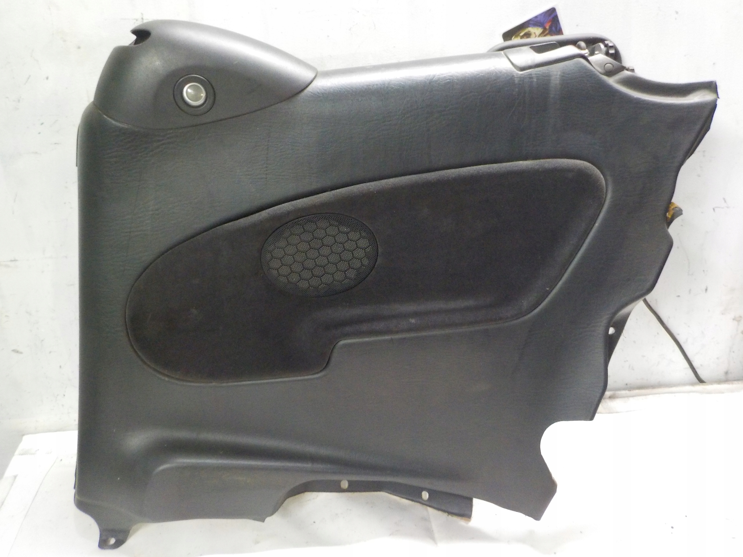 SAAB 900 BOCZEK TAPICERKA