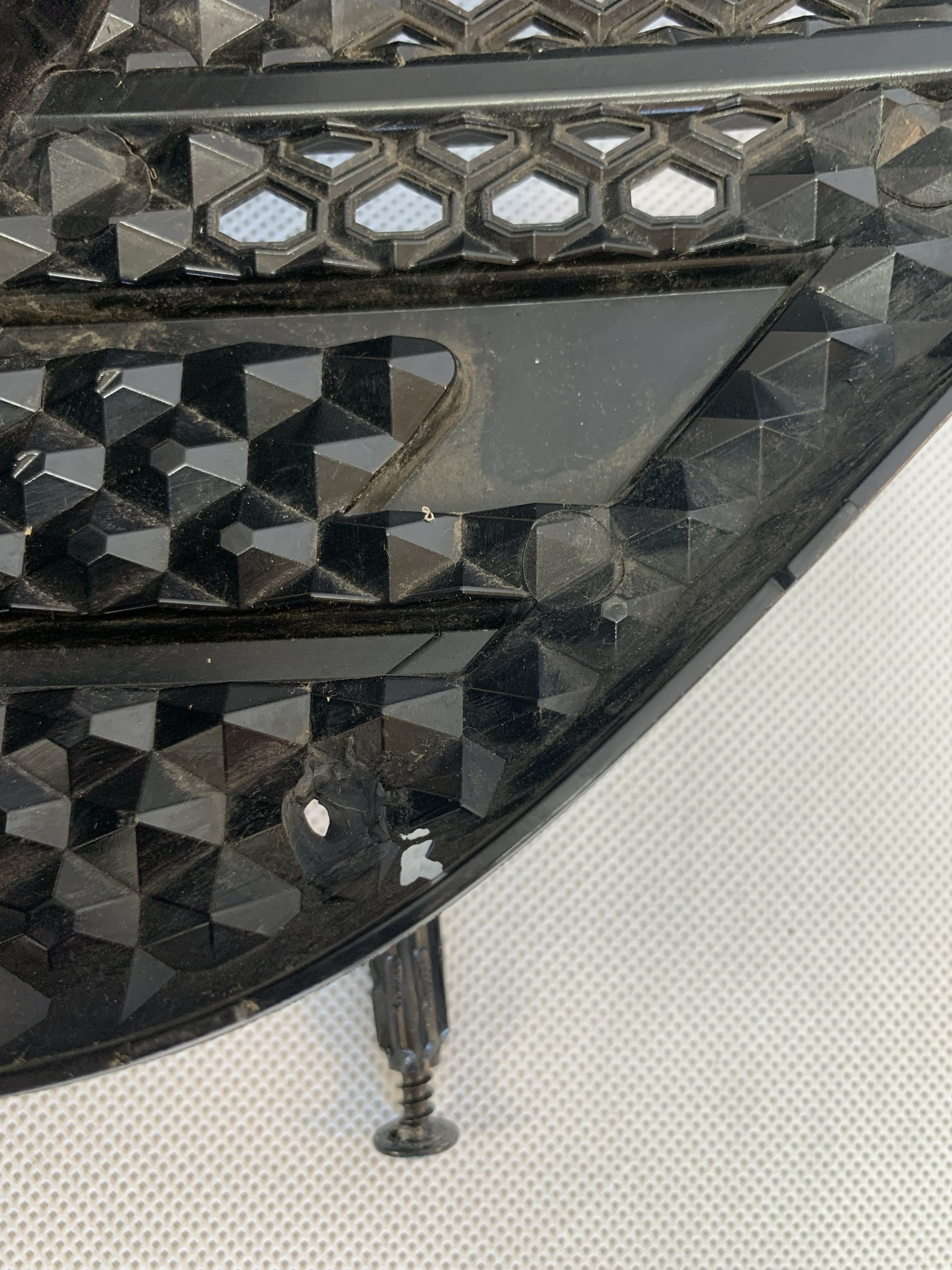 maska dvířka ladowania Dacia Spring 20r 623105273R 05.26