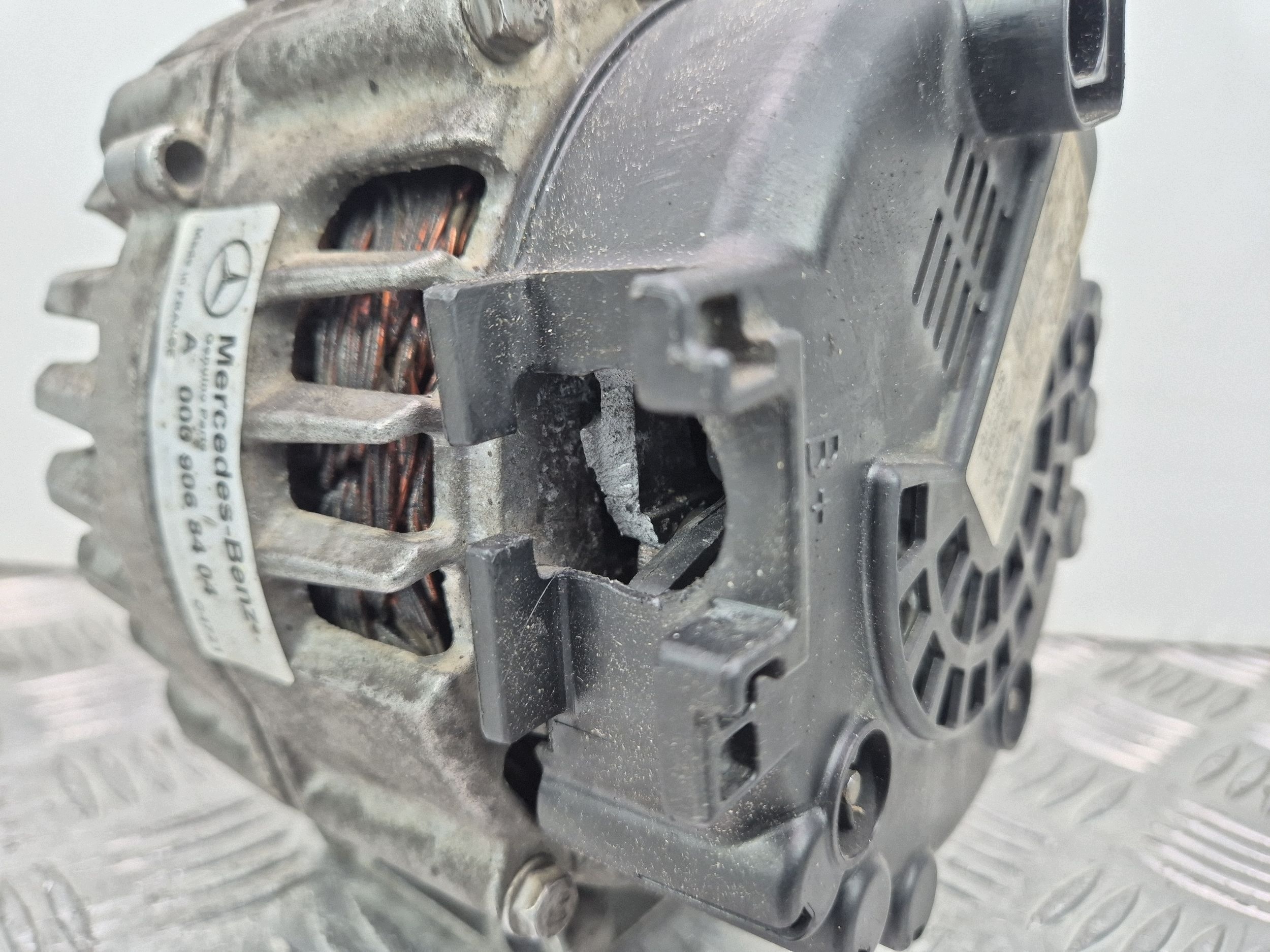 Mercedes Sprinter W907 2.2 CDI alternator A0009068404