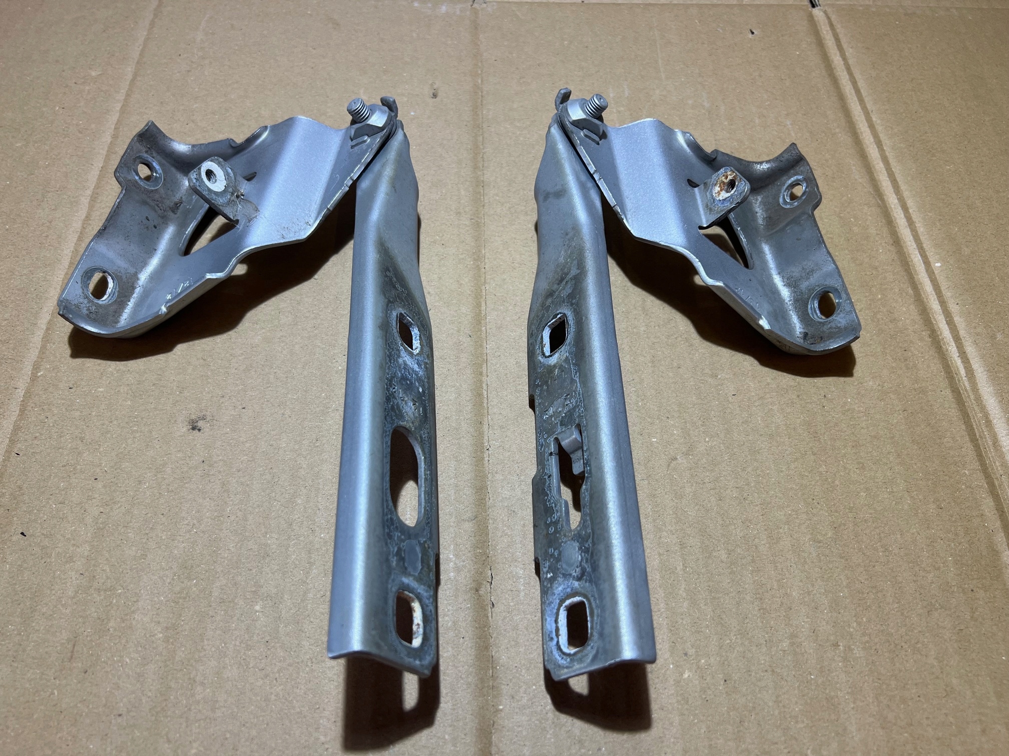 AUDI A4 B8 LIFT LX7W hinges hinge bonnets KOMPLET 8K0823301D / 8K0823302D