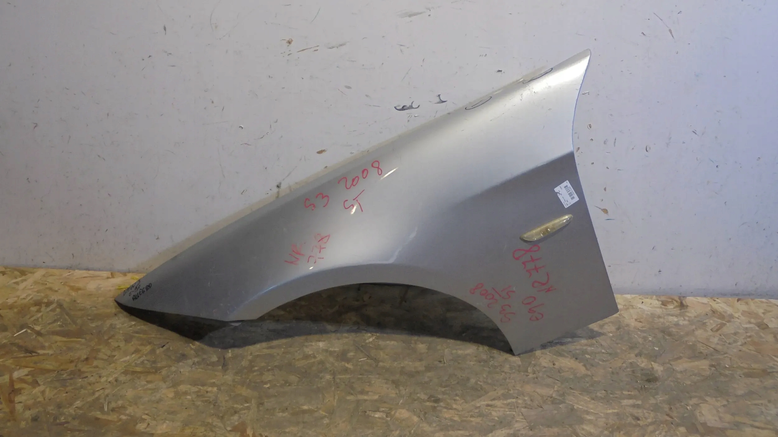 blatník předek levý BMW 3 E90 E91 04
