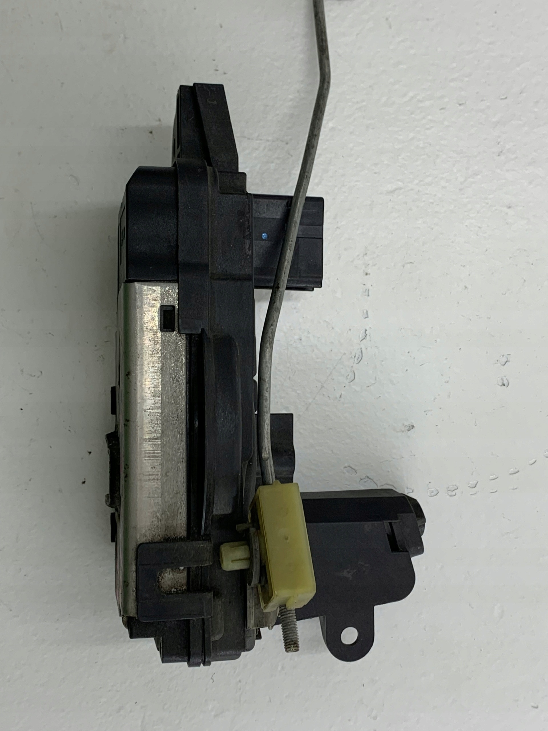 OPEL ASTRA H lock door right front 13128112
