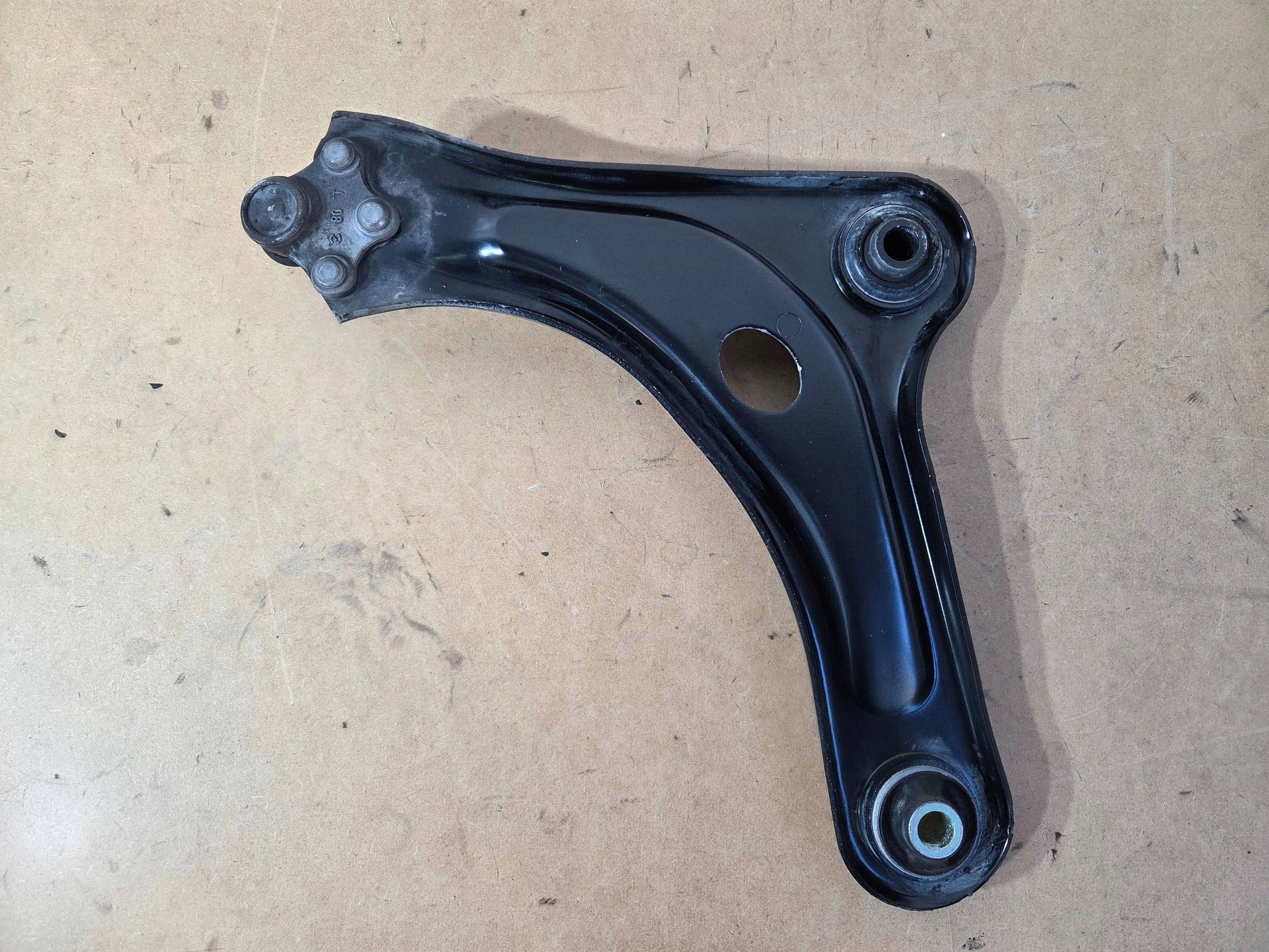 Citroen C3 III Aircross arm front right (Q808)