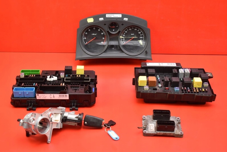 IMMO КОМПЬЮТЕР 24420562 QF OPEL ASTRA III H 1.4 16V