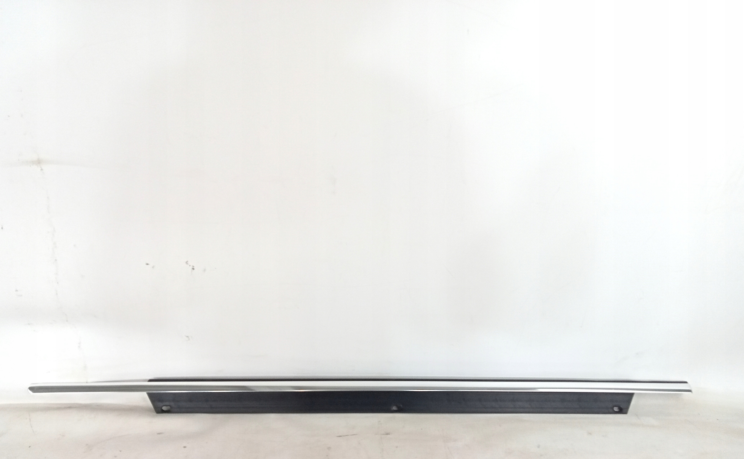 4L0853763A - СКРЕБОК ДВЕРИ ПЕРЕДНИЙ ПРАВЫЙ 4L0853283A