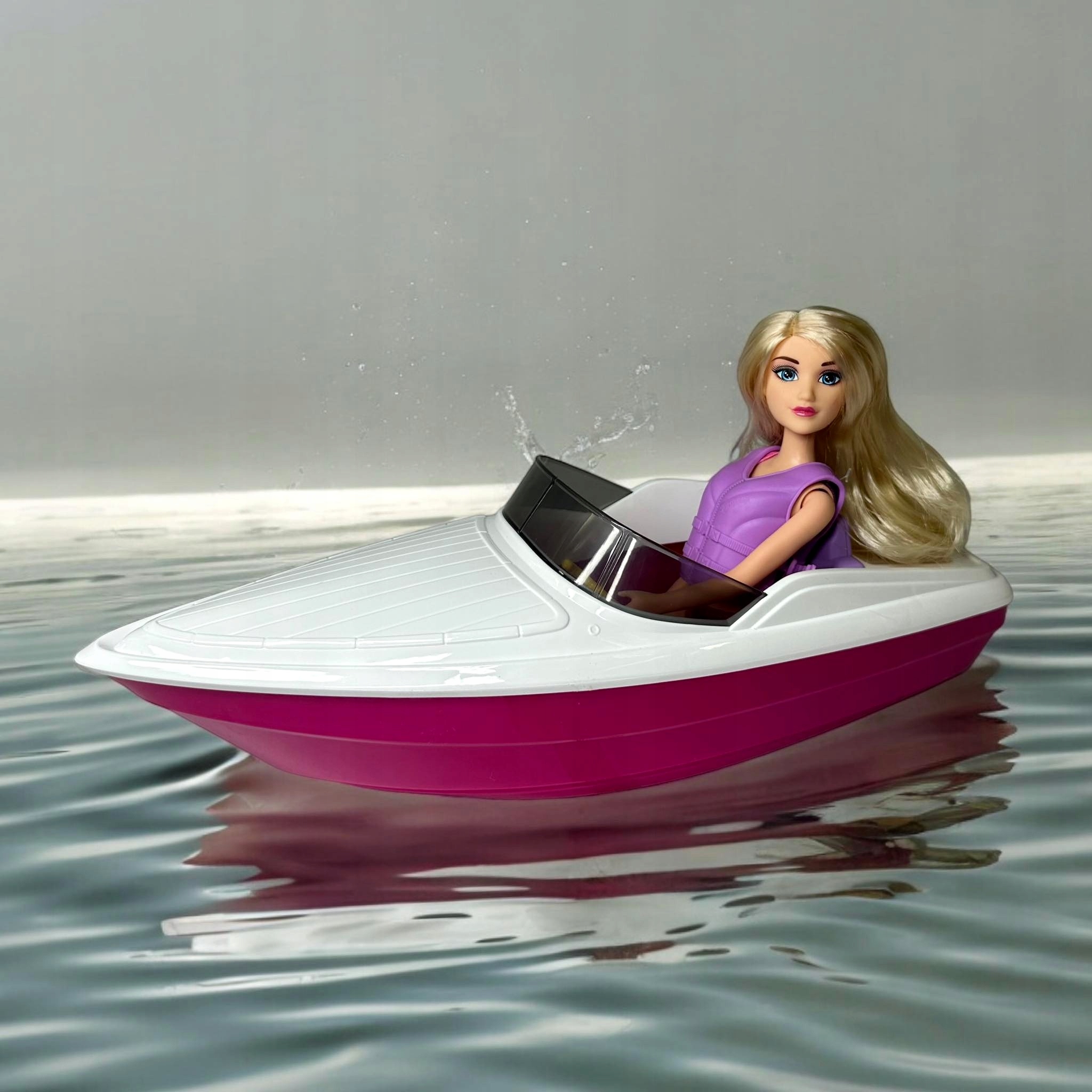 LALKA ANLILY Z MOTORÓWKĄ PIESKIEM AKCESORIA ŁÓDŹ MOTORÓWKA DO WODY BASENU Kolor wielokolorowy