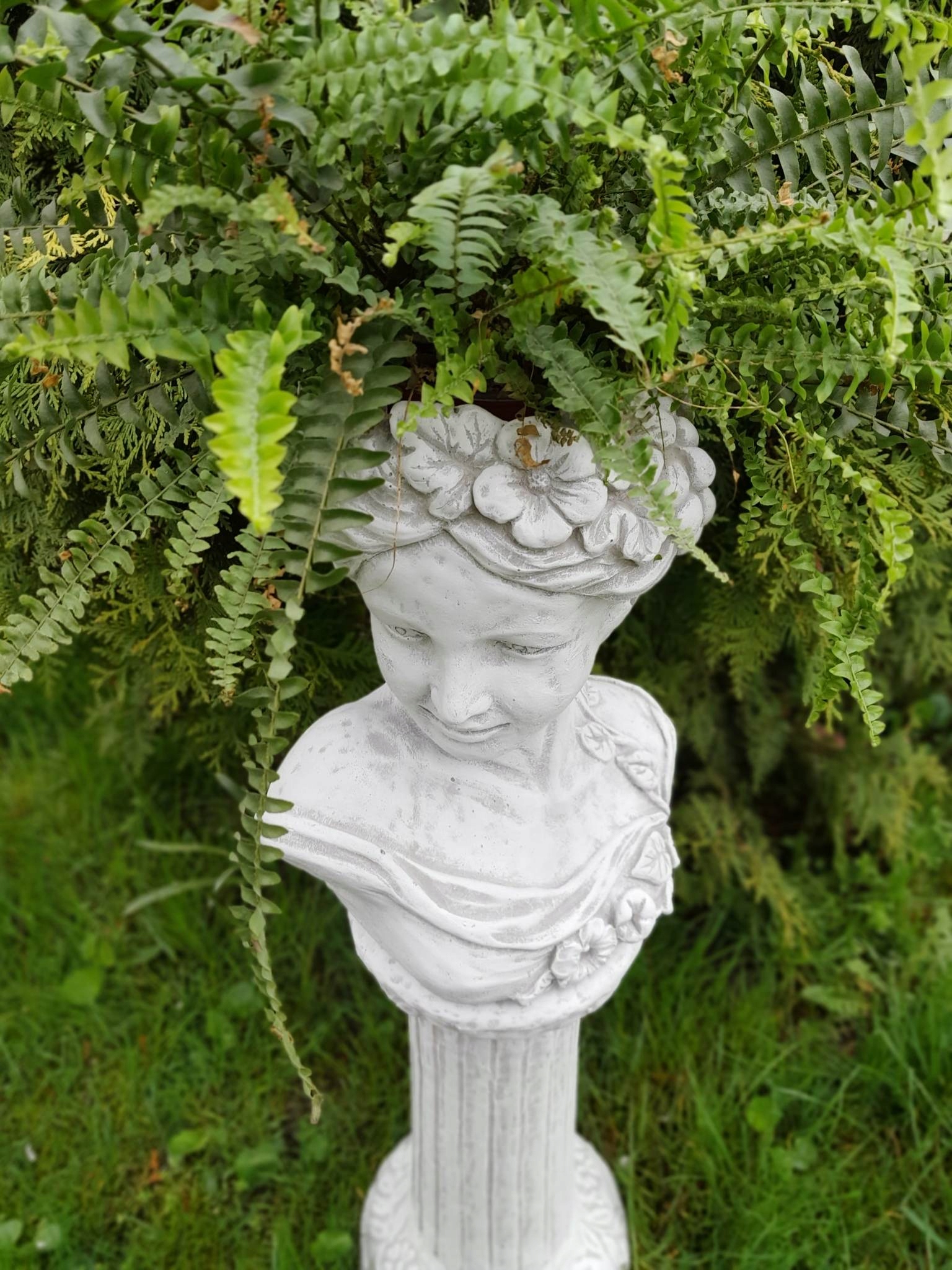 Donica osłonka betonowa Kobieta Głowa Popiersie Wysokość produktu 29 cm