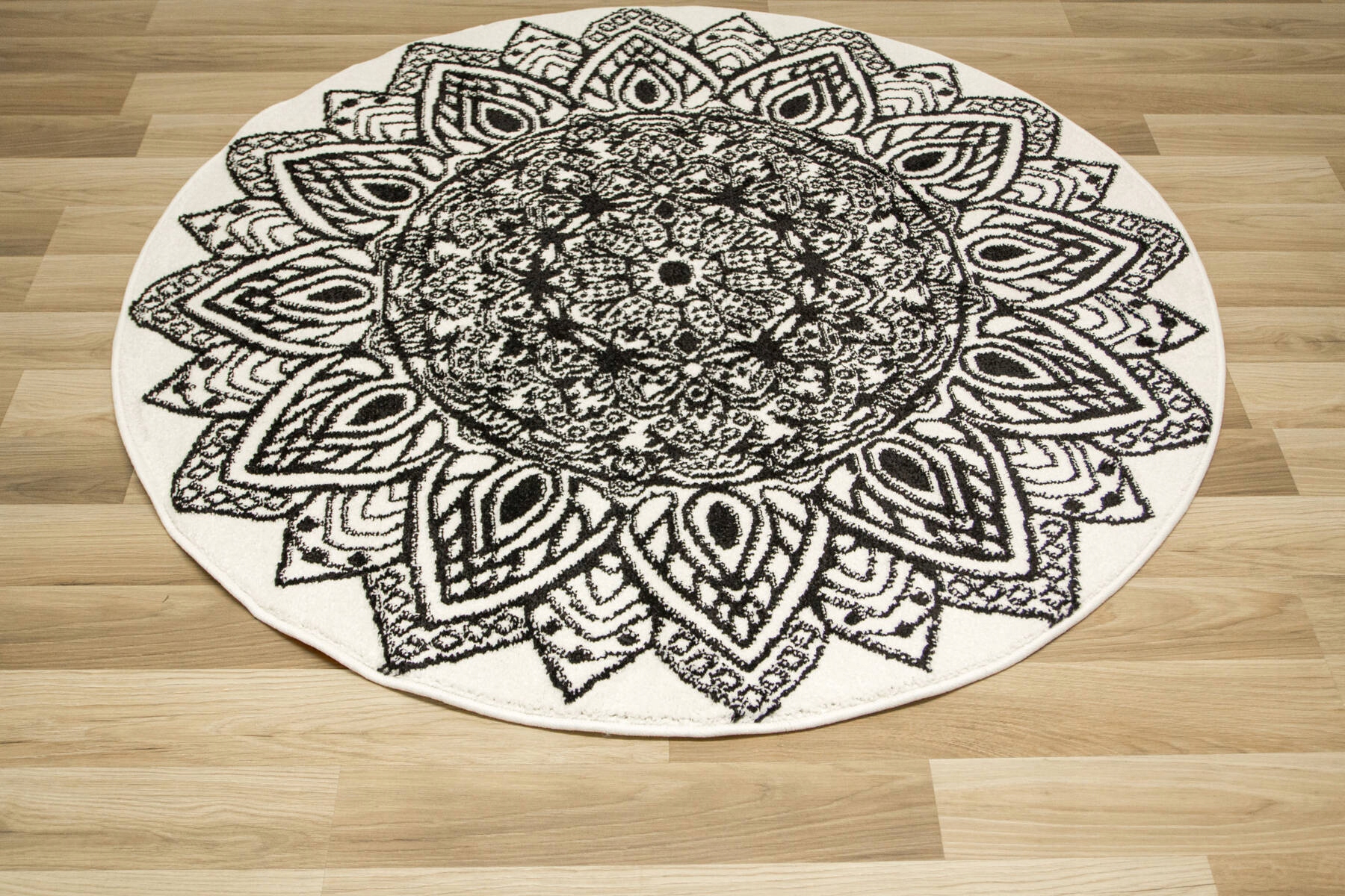 DYWAN OKRĄGŁY BIAŁY CZARNY MANDALA ROZETA DO SALONU BOHO LIMA śr. 120 cm Długość 120 cm