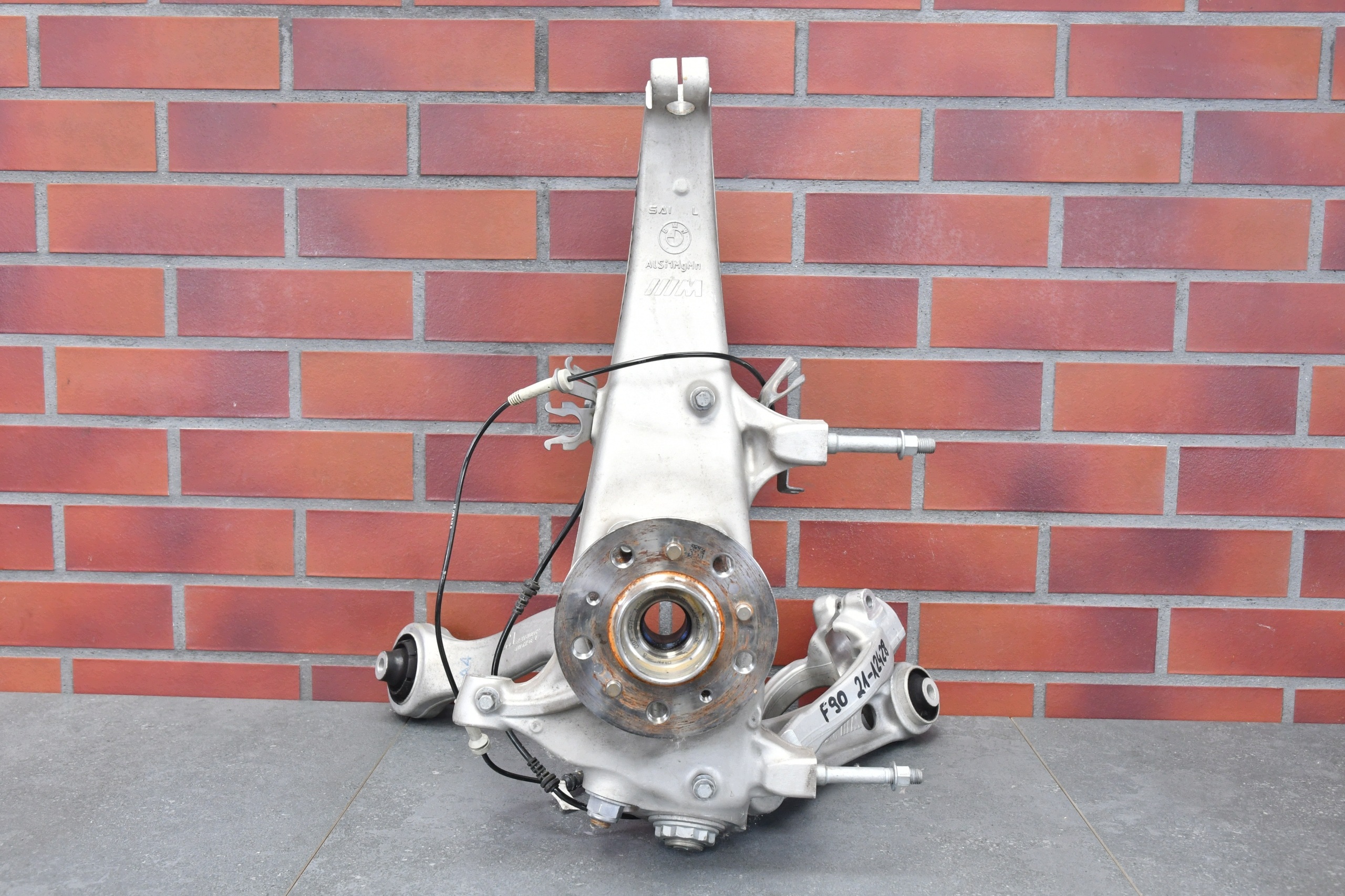 swing left front front BMW M5 F90 M-POWER 13316km