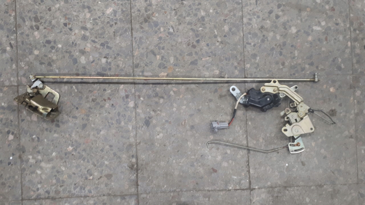 mechanizm zamka dzrwi przesuwnych toyota hiace h200 04r