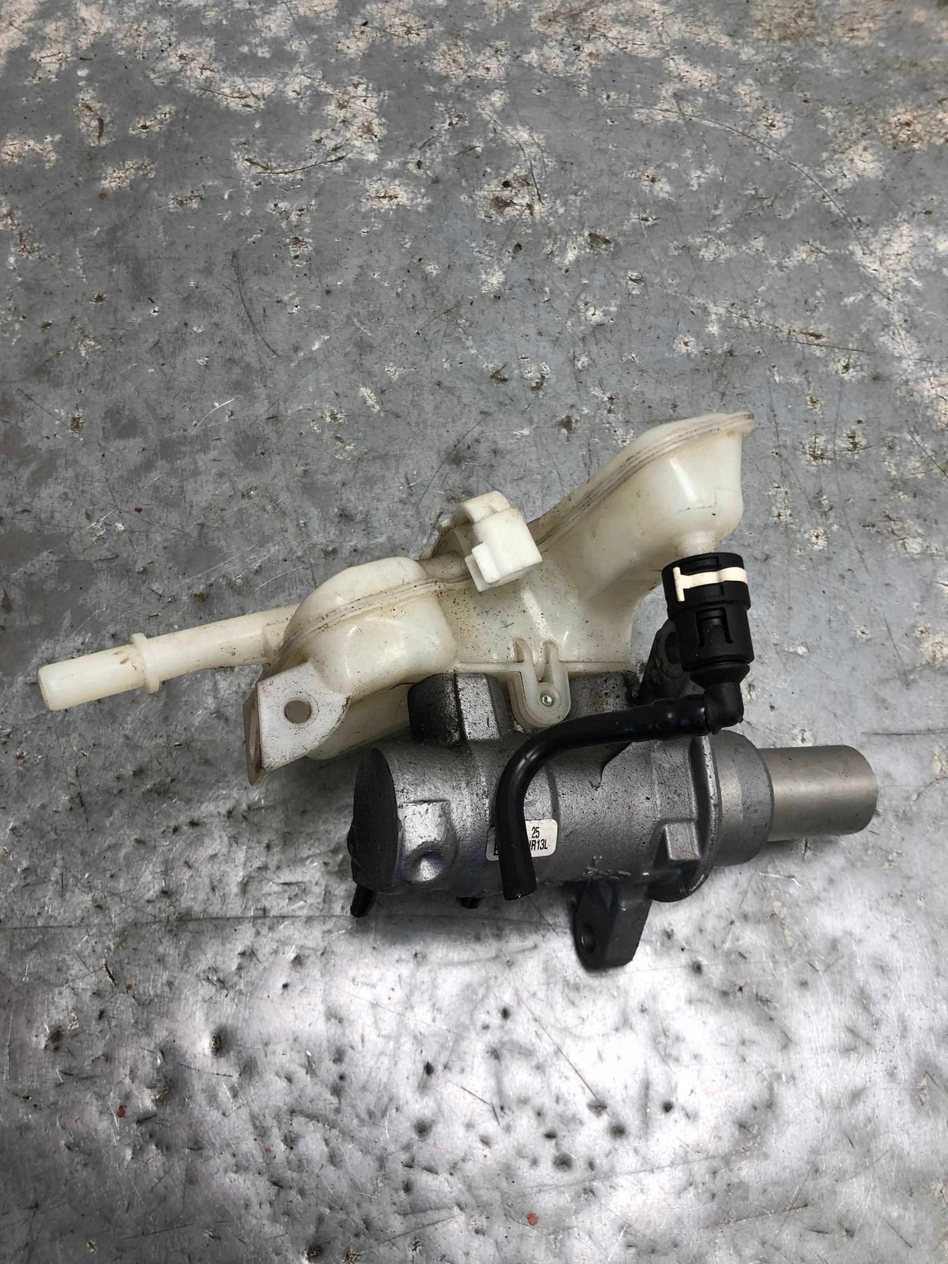 pump brake reservoir FORD S-MAX MK2 E1GC-2K478-M