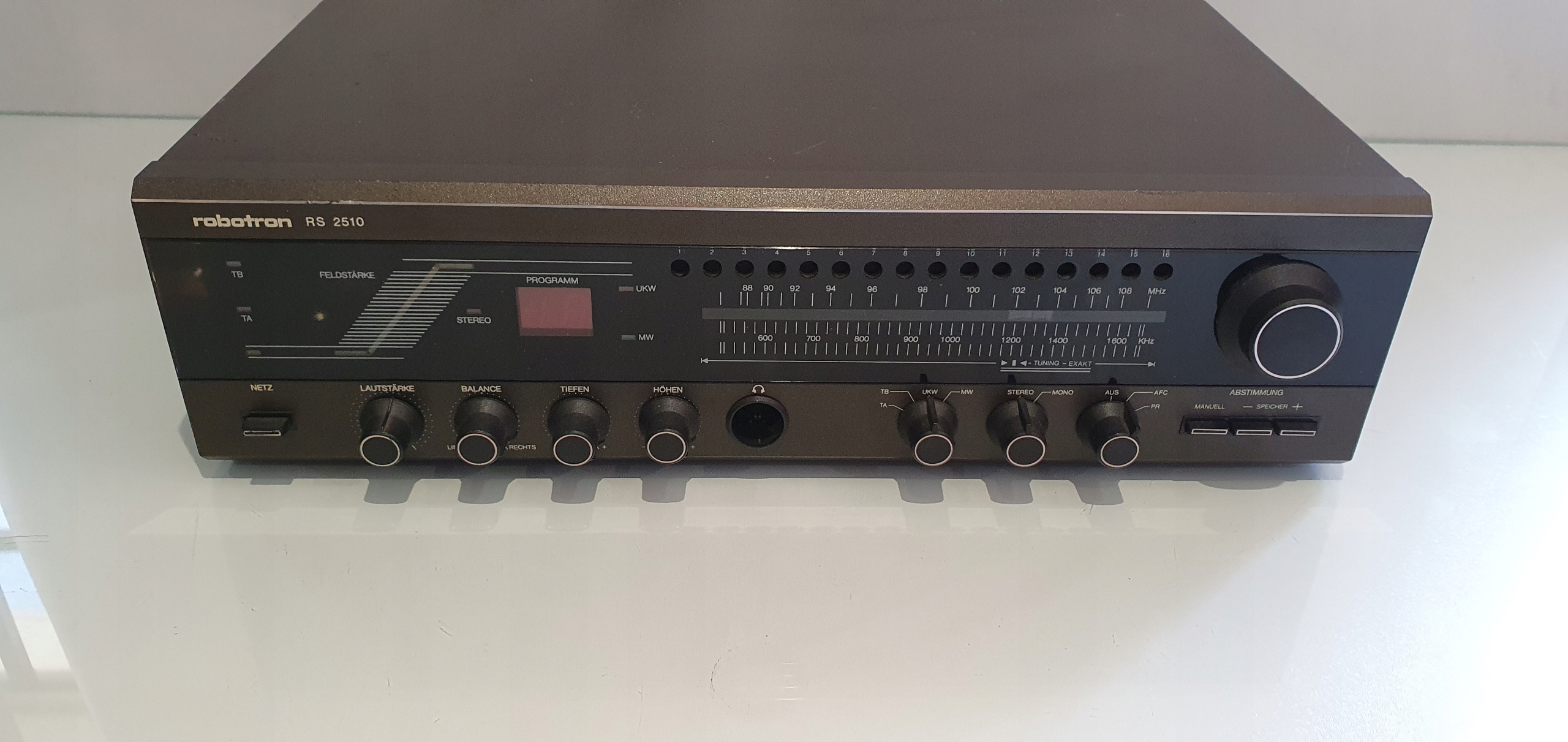 AMPLITUNER ROBOTRON RS-2510 Liczba wyjść HDMI 0