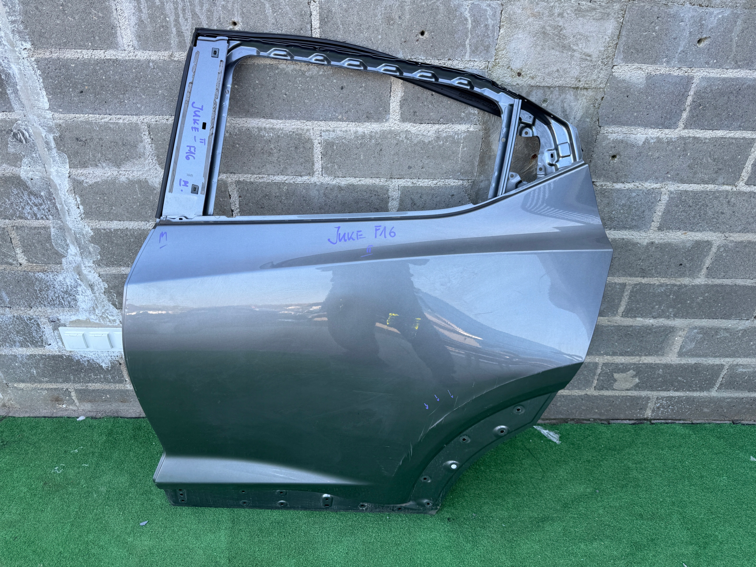 NISSAN JUKE II 2 F16 DRZWI LEWE TYLNE ORG D155