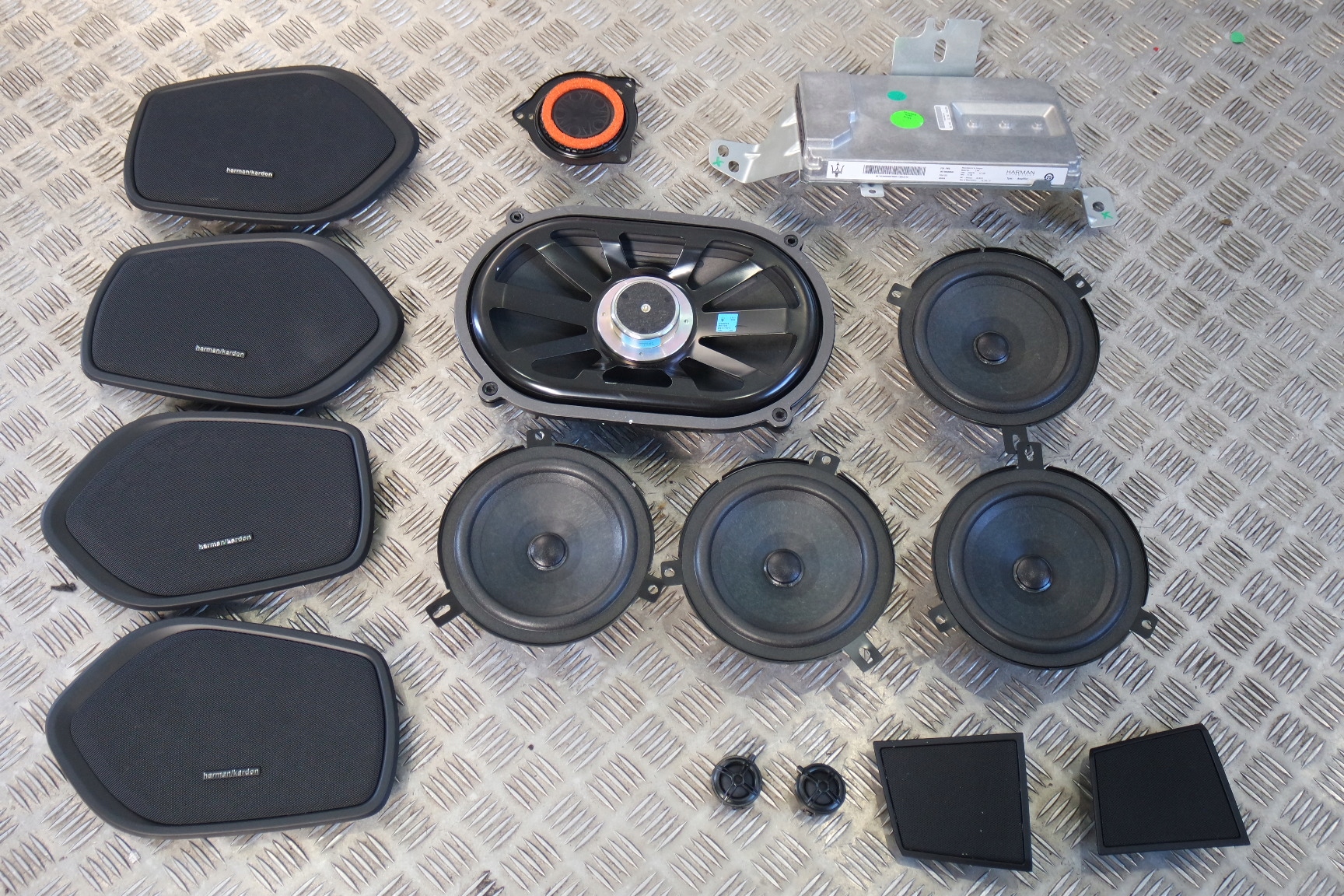 GRANIE HARMAN GLOSNIKI MASERATI GHIBLI M157