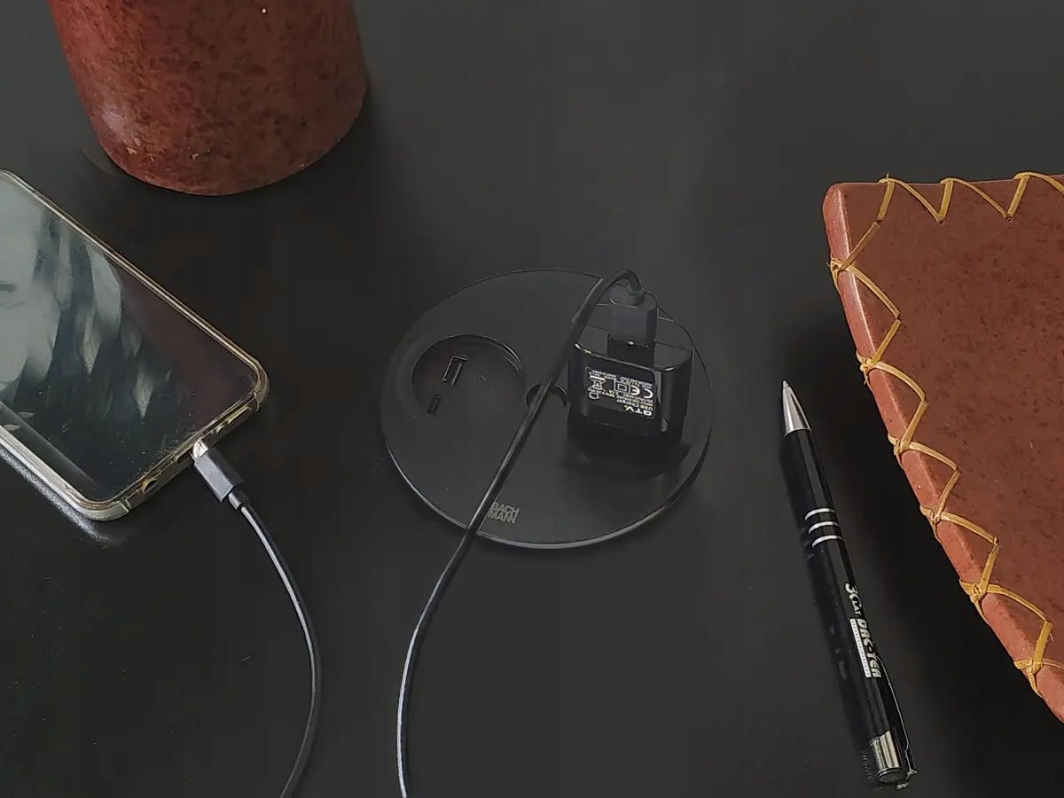 Bachmann TWIST2 Round Push 1gn.UTE+USB K.čierny