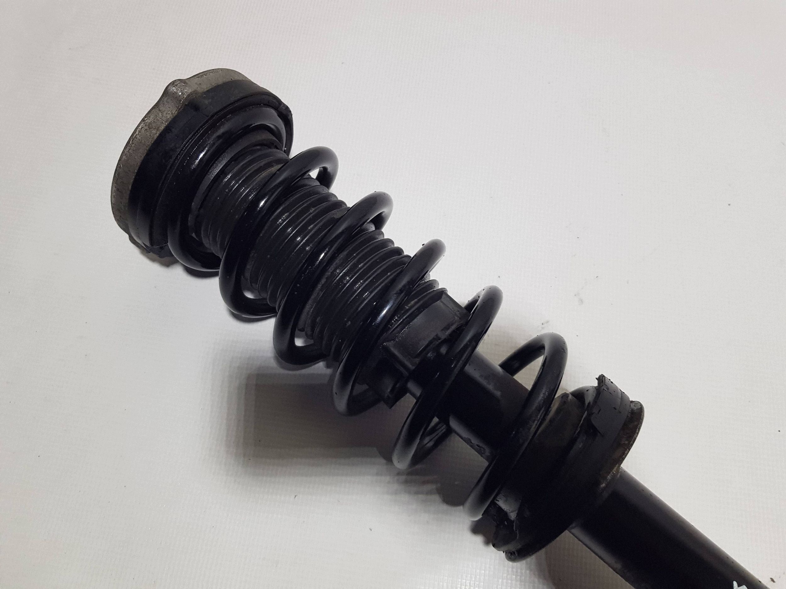 shock absorber front front left BMW 5 G30 G31 G38 6866591