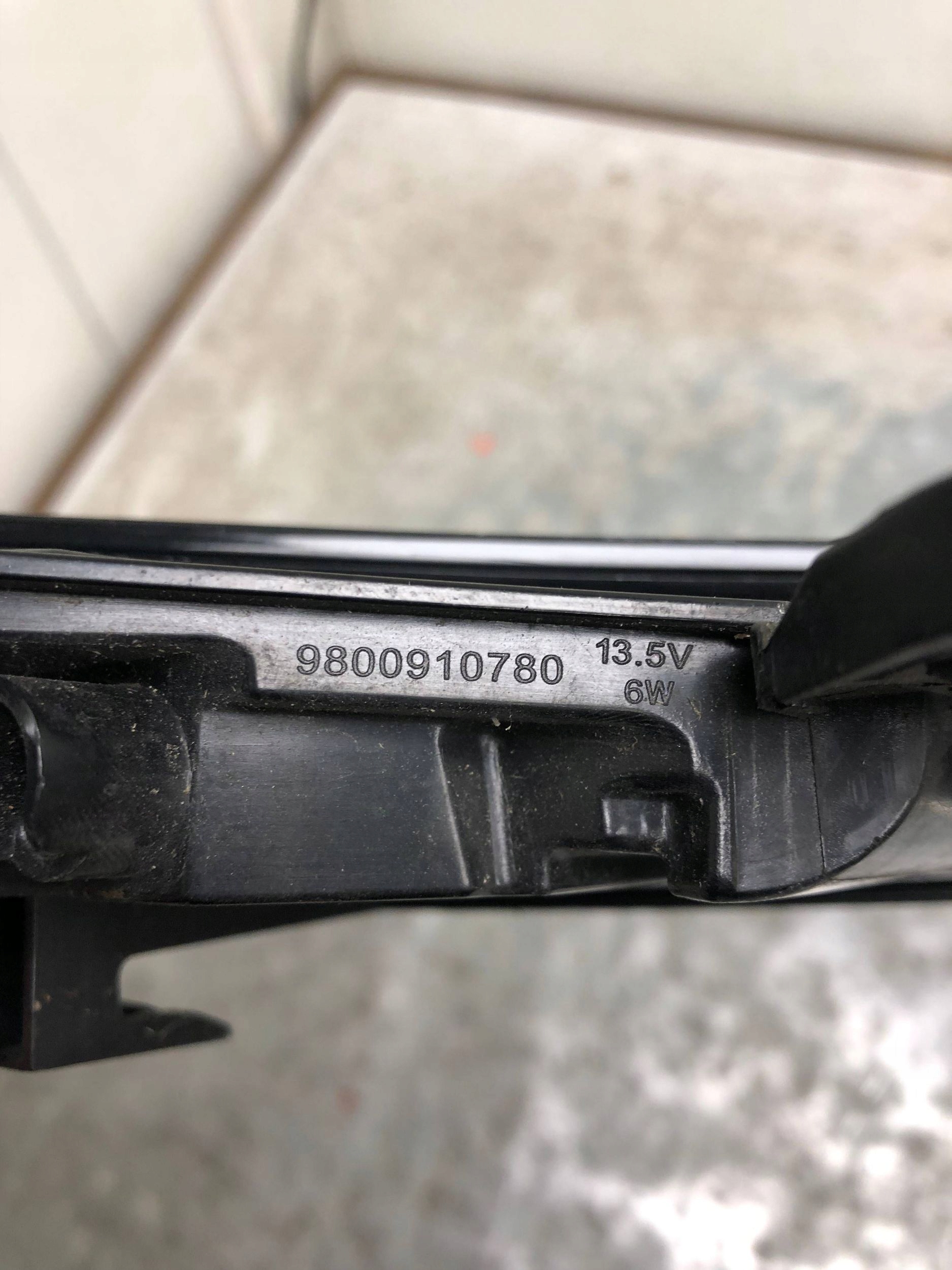 light LED DRL left front CITROEN C4 CACTUS 9800910780