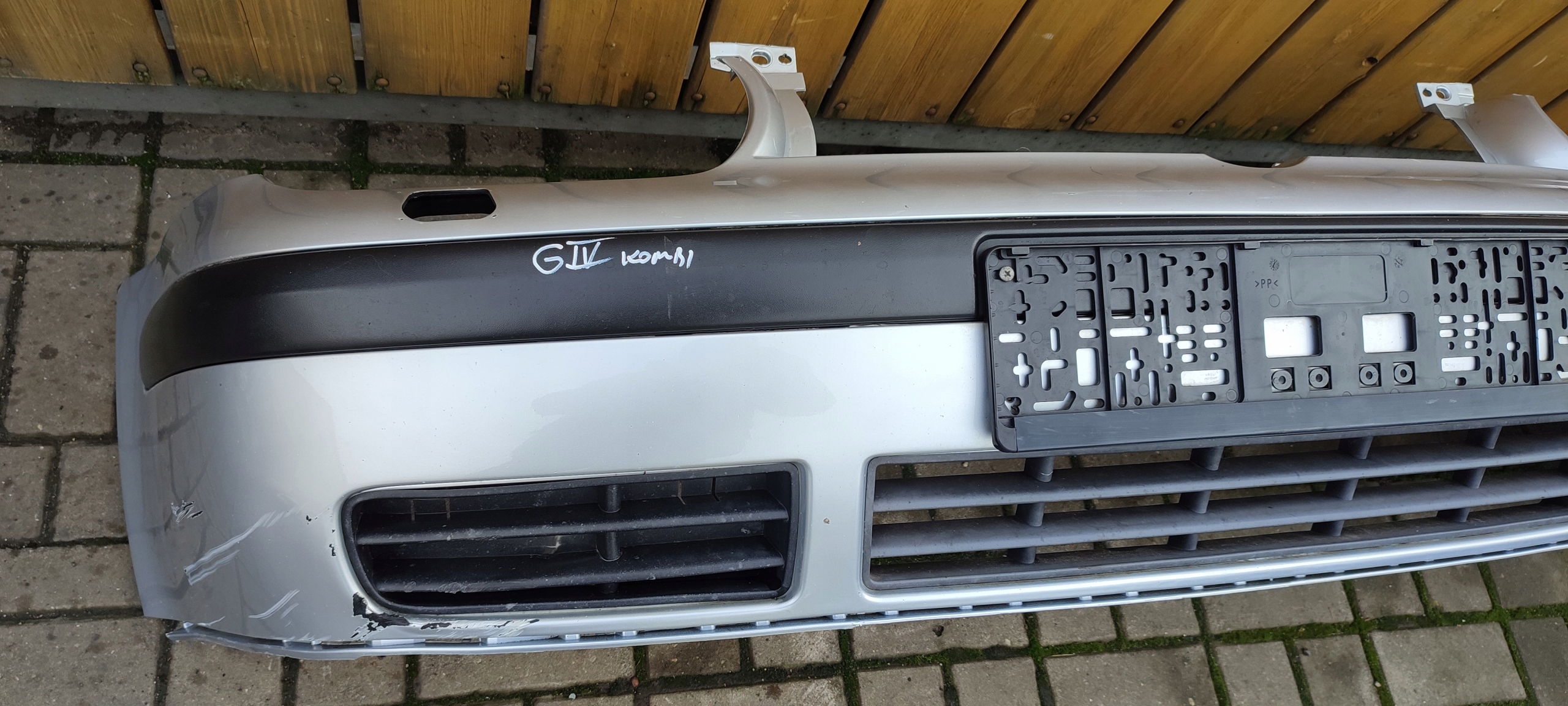 nárazník předek přední VW Golf IV