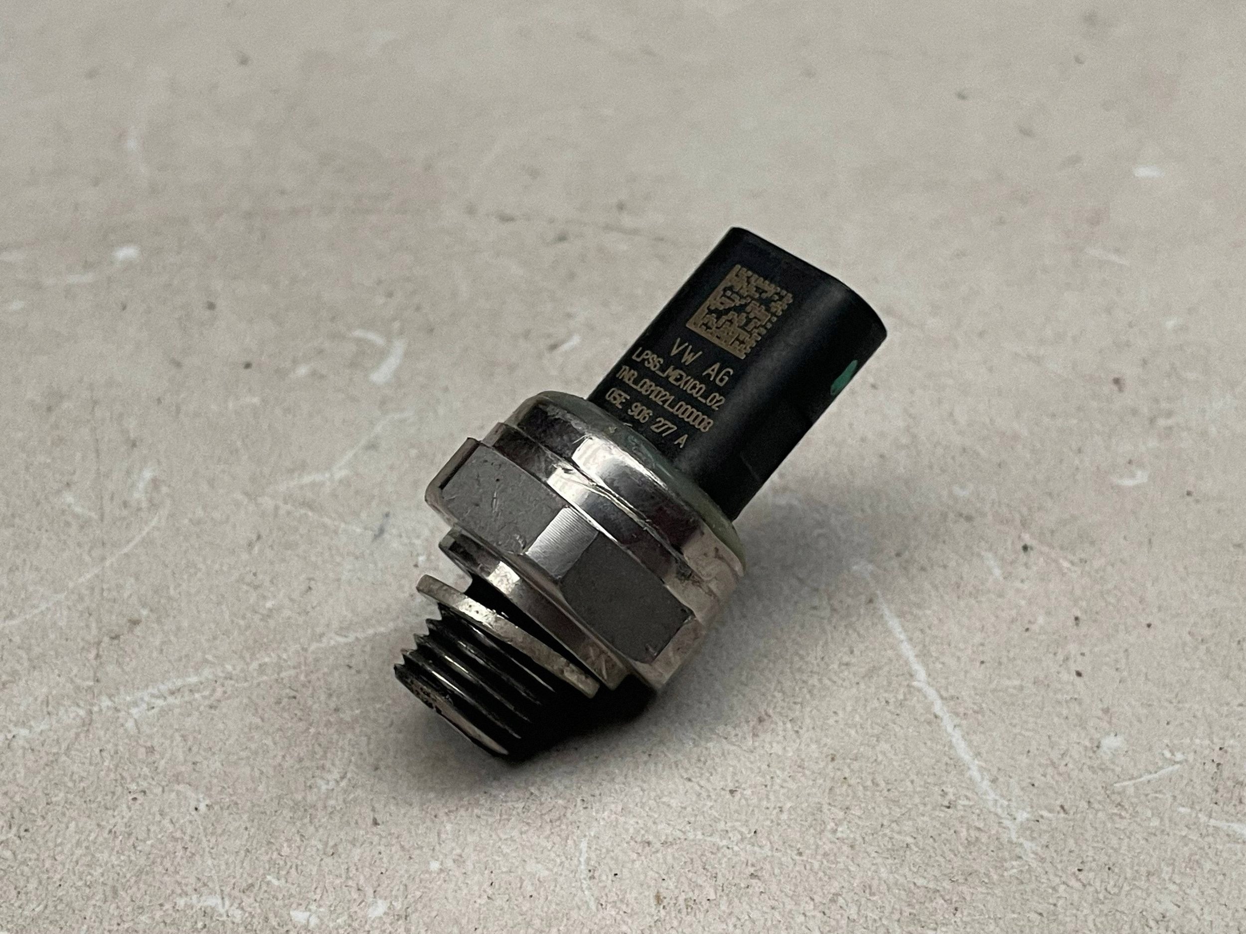 sensor druck oil VOLKSWAGEN GOLF VII 05E906277A @A
