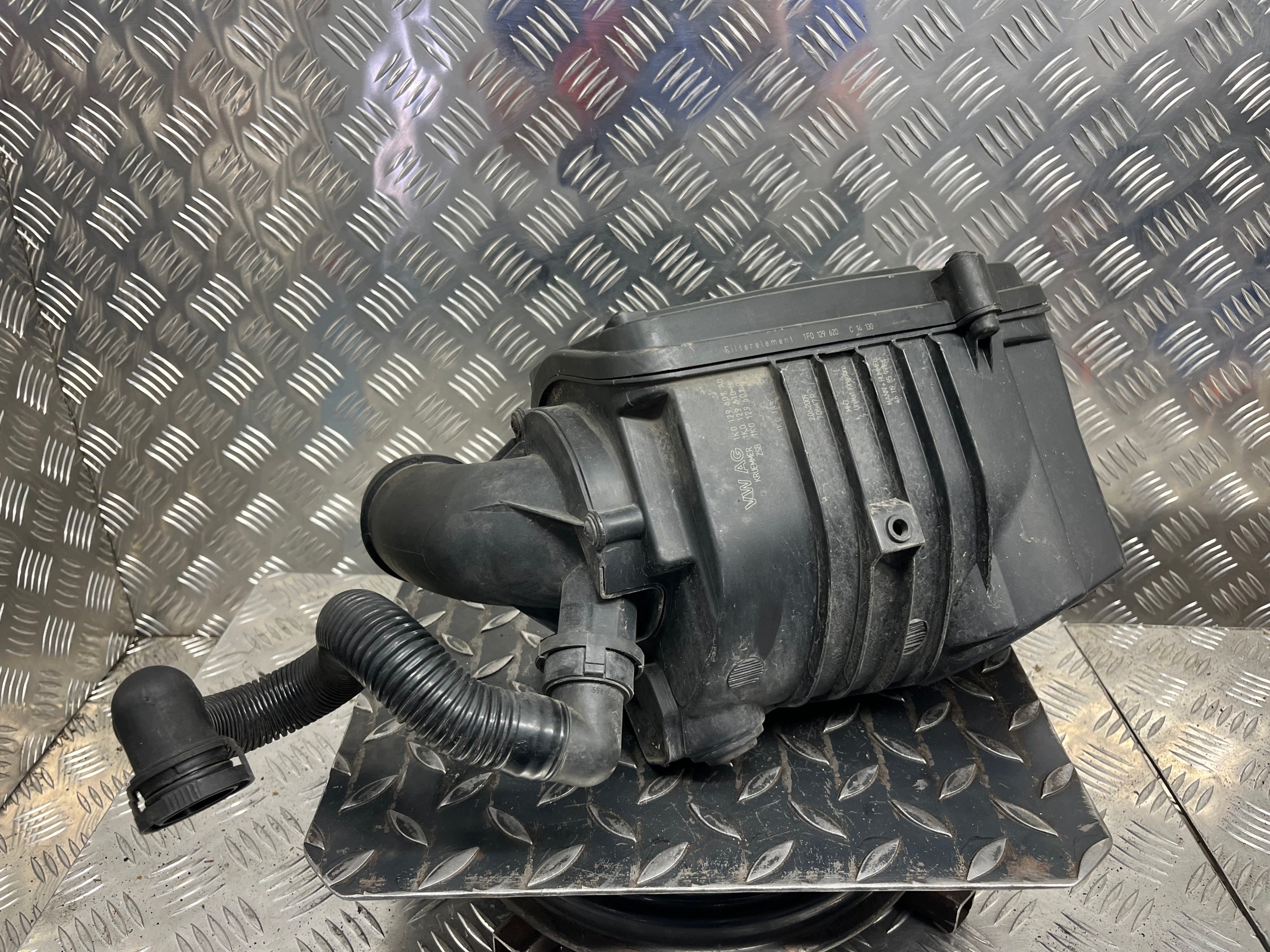 Gehäuse filter luft VOLKSWAGEN GOLF 5 PLUS 1K0129607AQ
