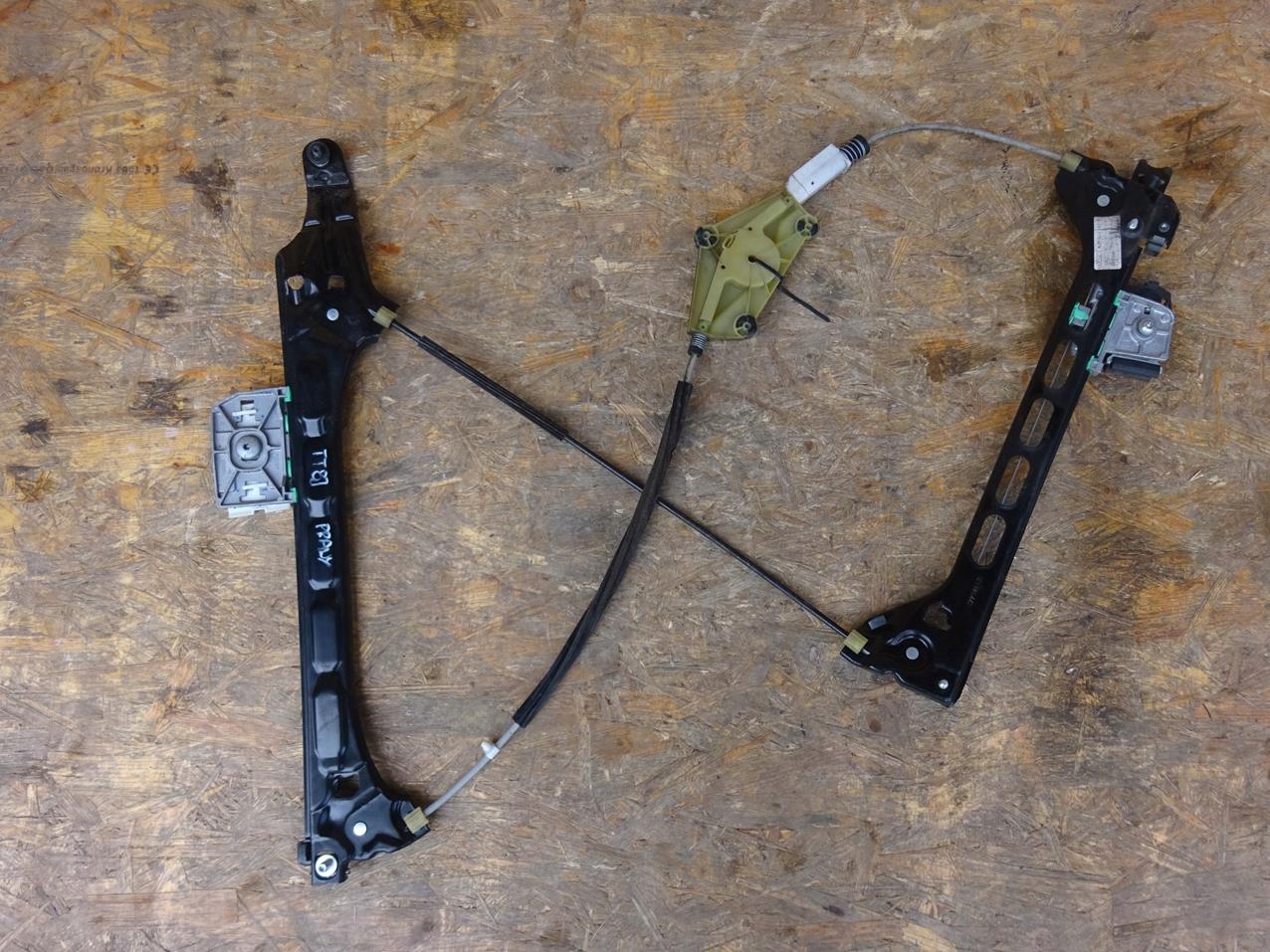 AUDI TT 8J 06-14 MECHANIZM SZYBY PRAWY 8J0837462E Typ samochodu Samochody osobowe