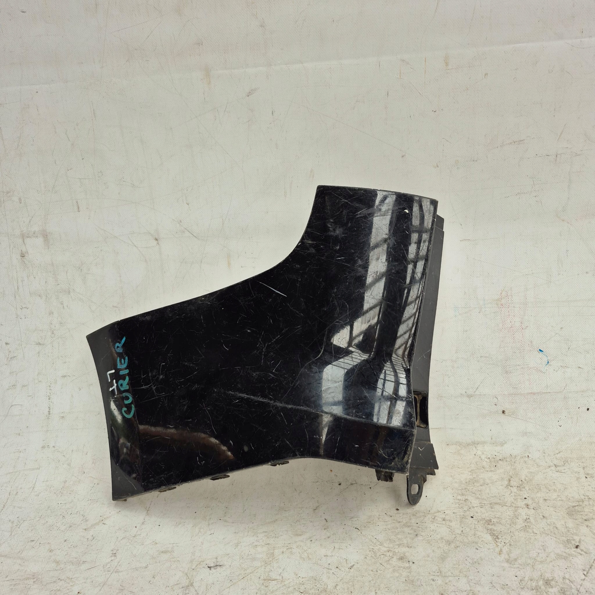 FORD TRANSIT COURIER 14- Ecke Seite der Stoßstange links heck