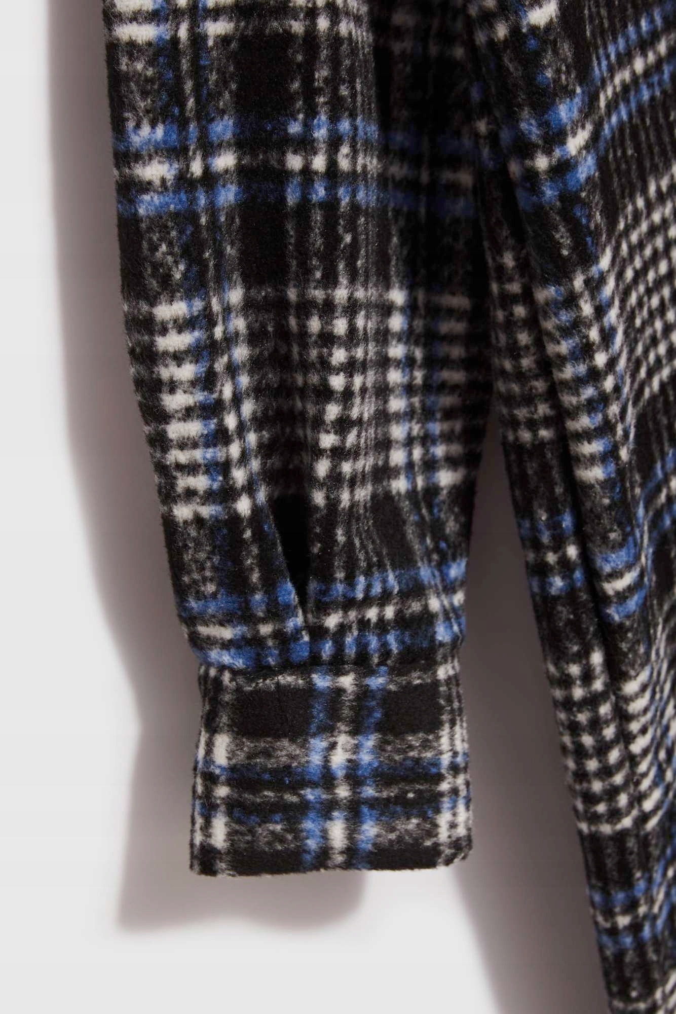 Długi płaszcz w kratę M od MOODO Rękaw długi rękaw