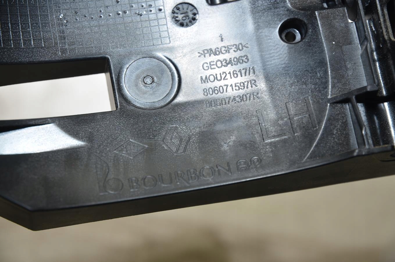 handle holder left rear part Renault Kadjar