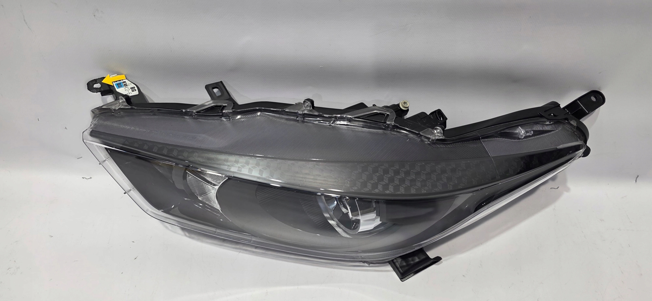 light left front lens TOYOTA YARIS IV 20- original KOITO EUK0-6