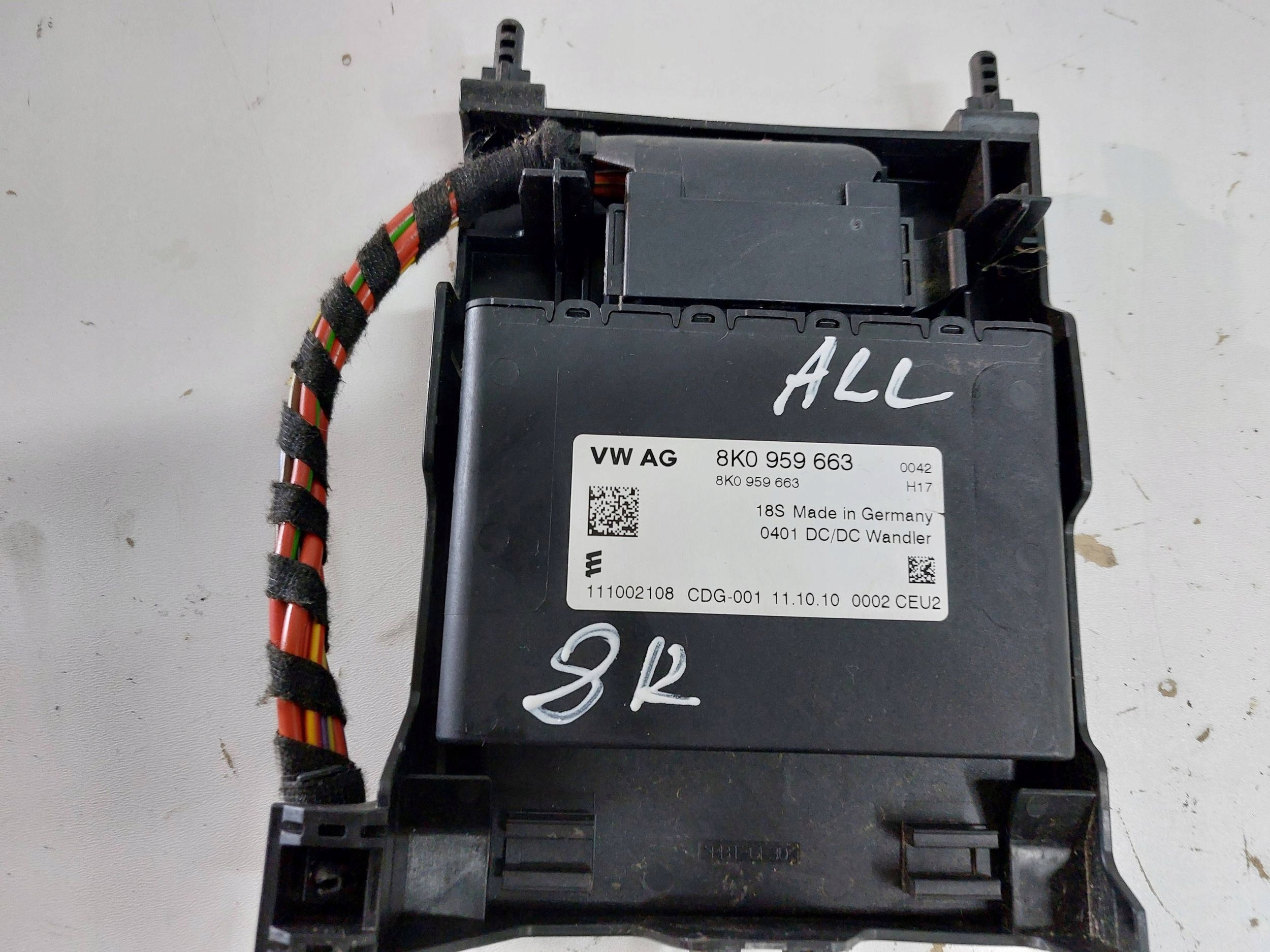 AUDI 1 A4 B8 A5 A6 Q7 voltage module 8K0959663