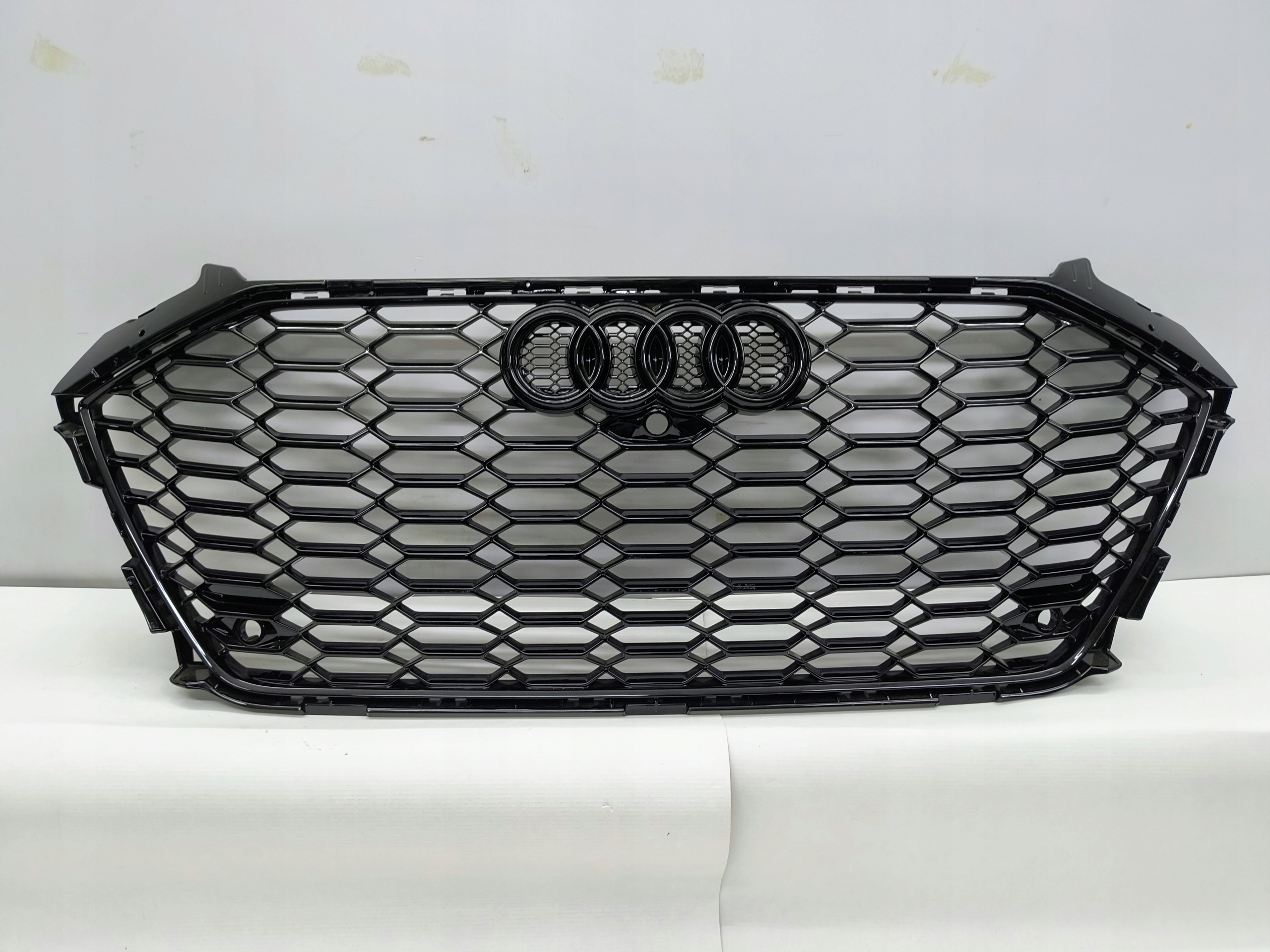 AUDI RS4 B9 LIFT ATRAPA GRILL POD KAMERE 8W0853651BF