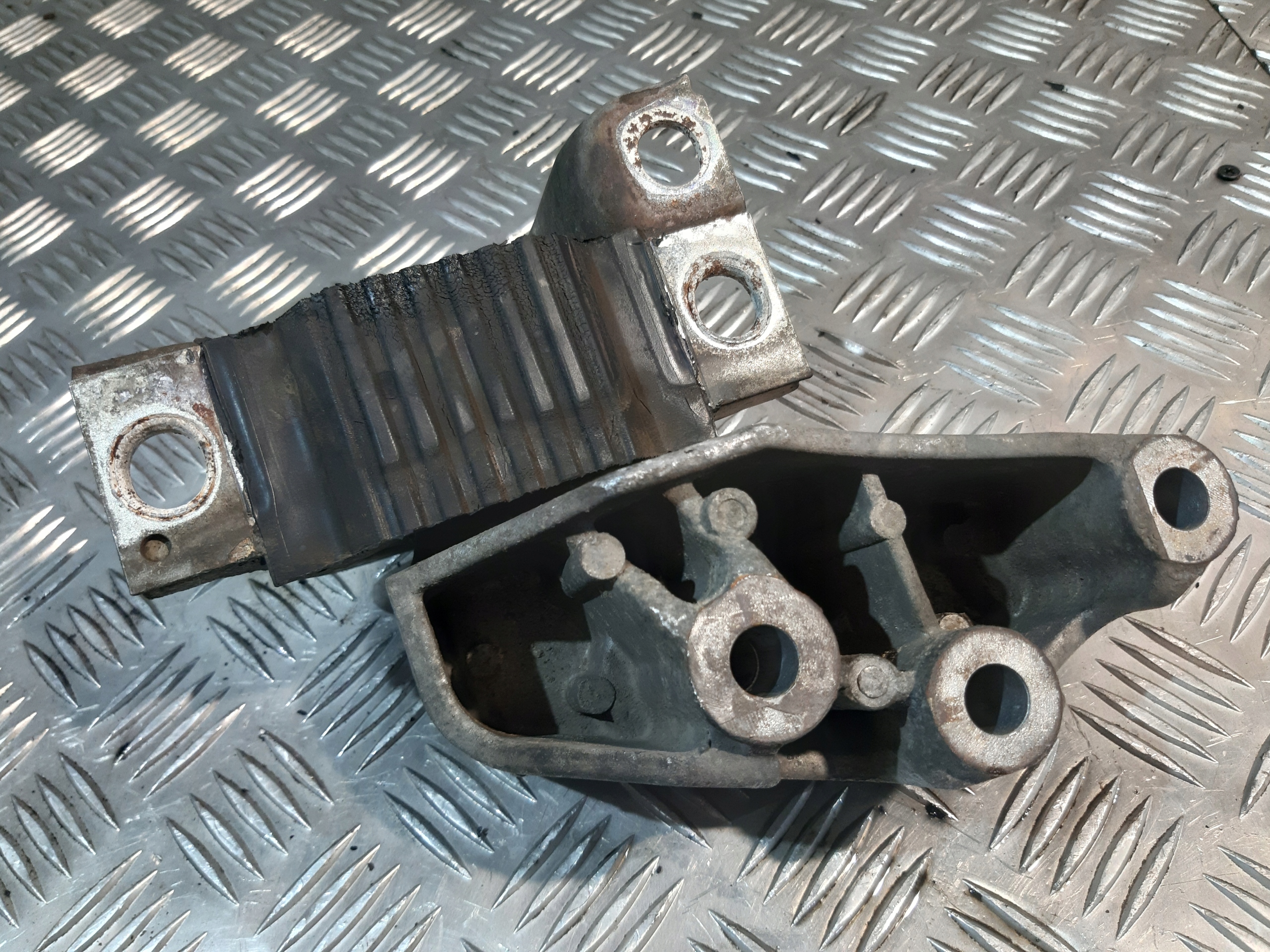 Ducato III boxer 06-12 2.2 hdi engine mount 1358086080