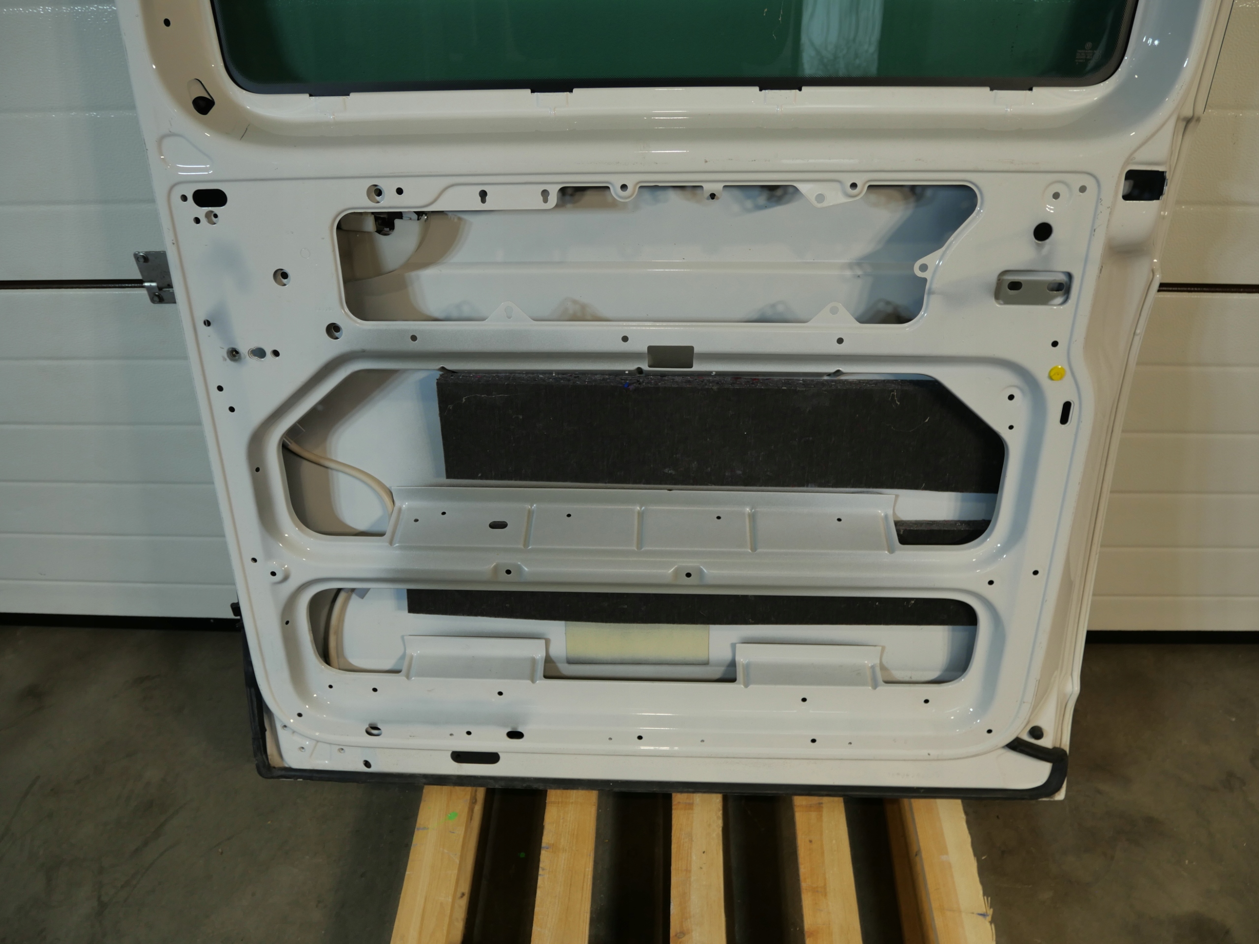 VW T6 door sliding right