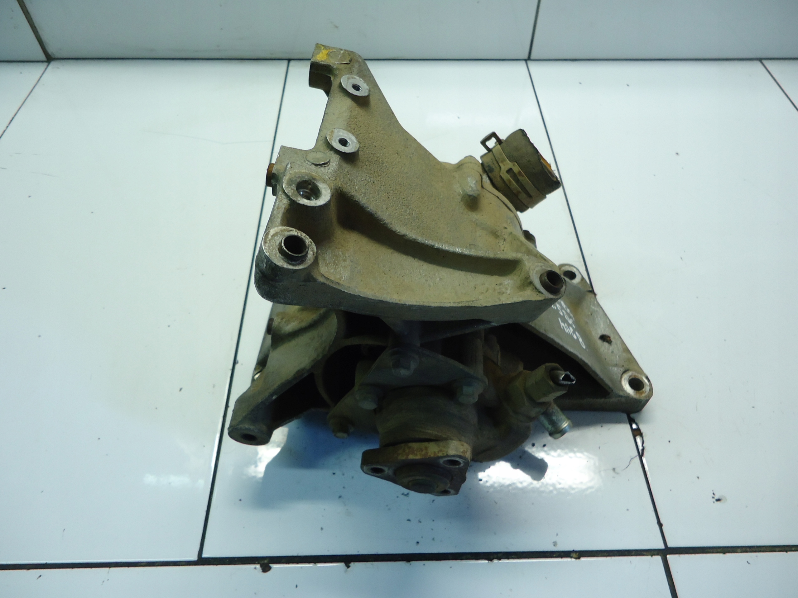 LAND ROVER DISCOVERY II 2.5 TD5 water pump 102780