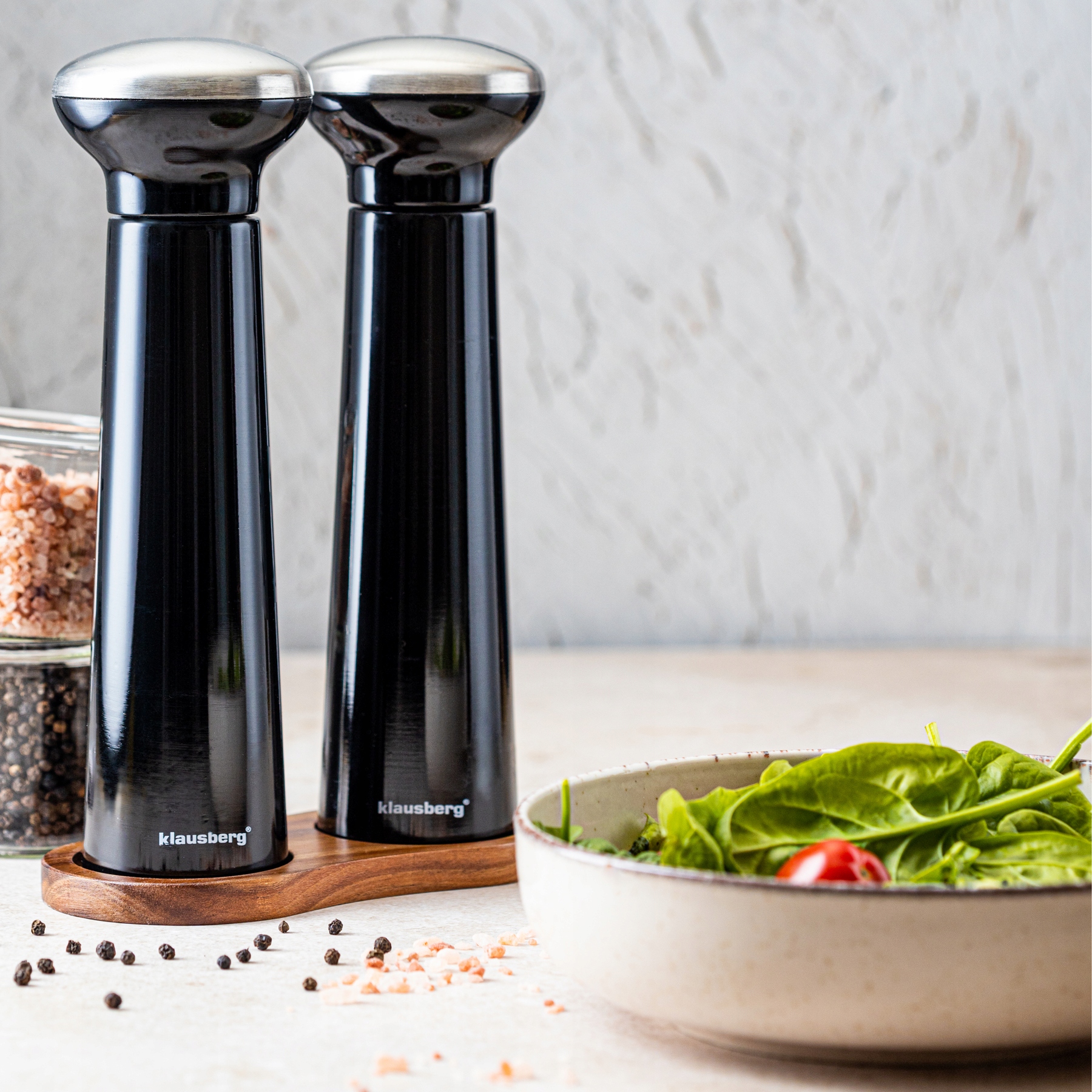 Młynki do soli i pieprzu z podstawką z drewna akacjowego, zestaw młynków KB Młynek ceramiczny