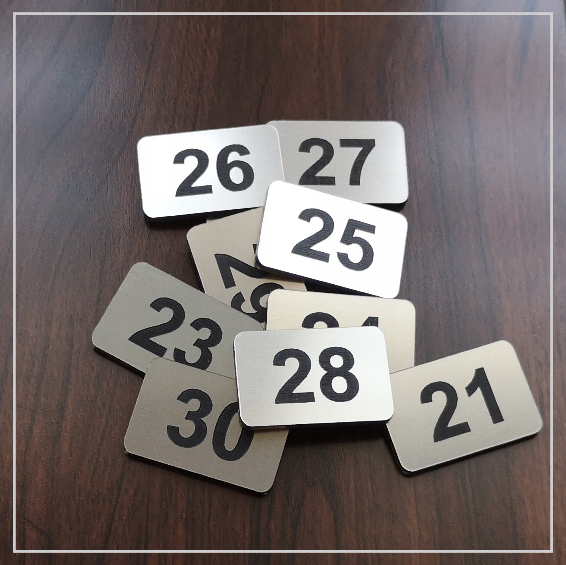 NUMERKI DO SZATNI 10 szt. tabliczka 3x2 cm numer Kod producenta NUMS 0003