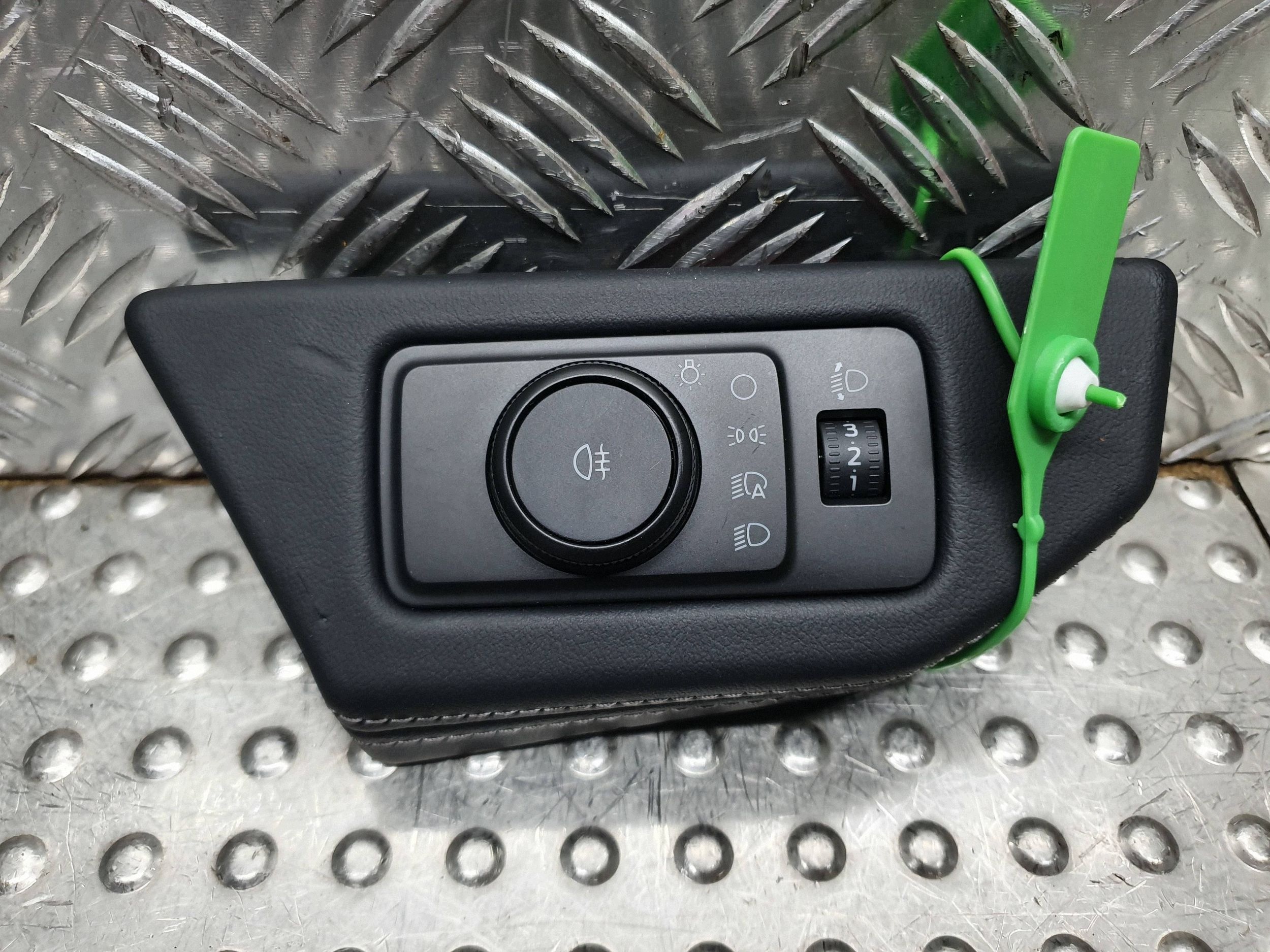 light switch PZ3T-13D061-BBW FORD PUMA MK2 LIFT CUSTOM MK2