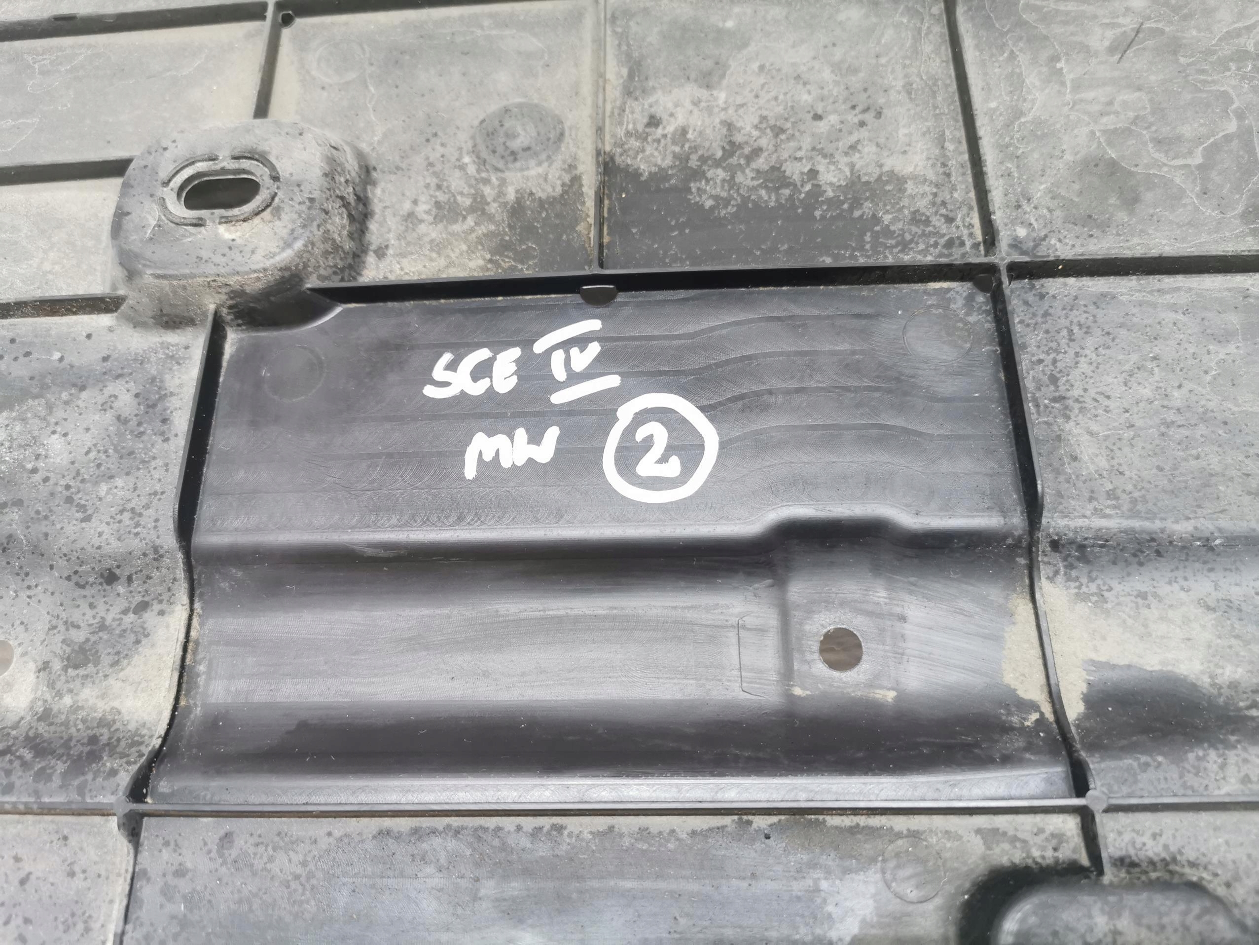 cover chassis left RENAULT SCENIC IV 748150937R