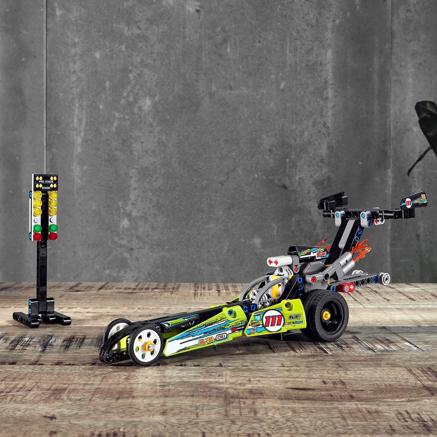 LEGO Technic Dragster 42103 Bohater brak