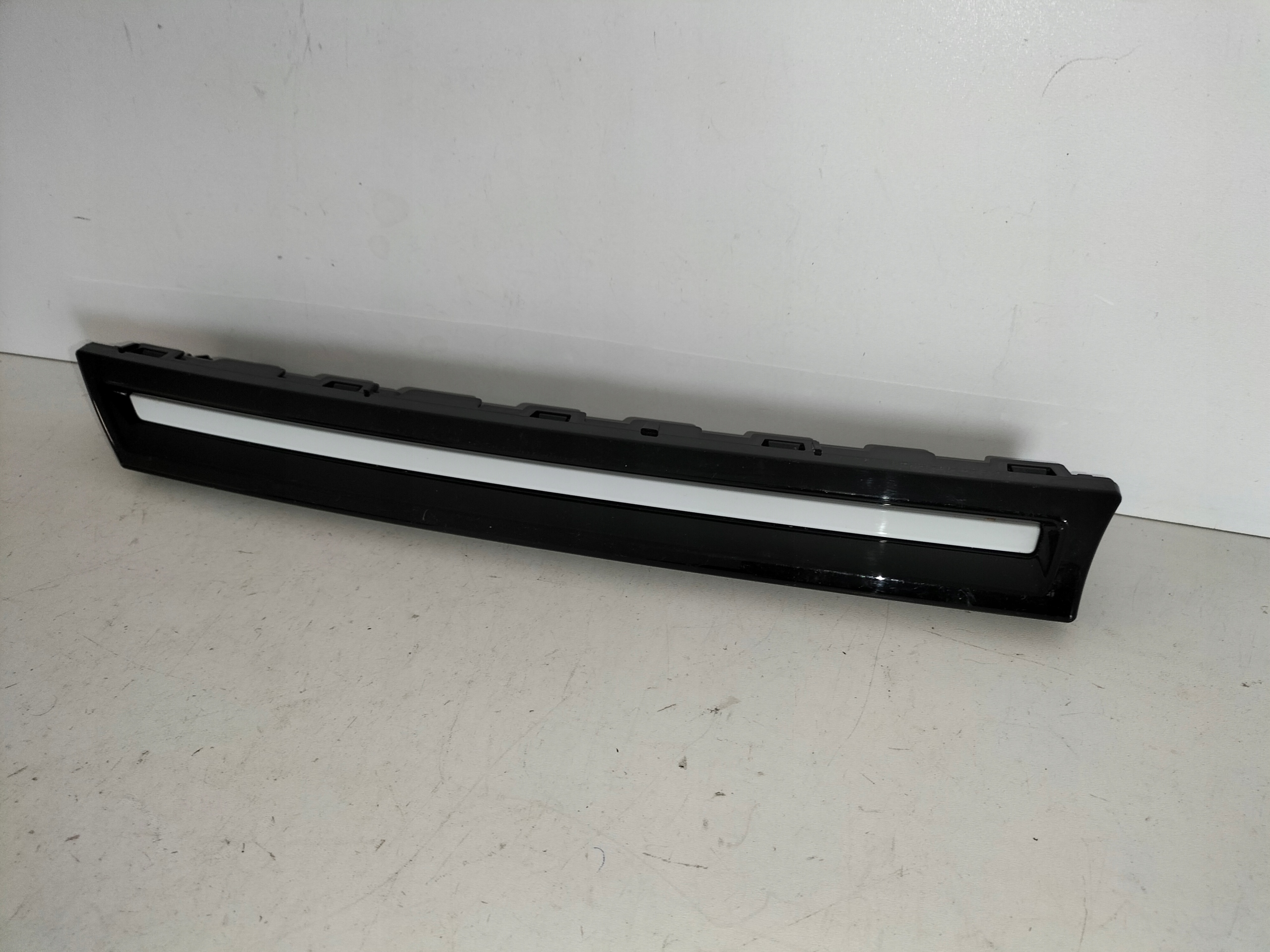 moulding grille grill right VW ID7 23