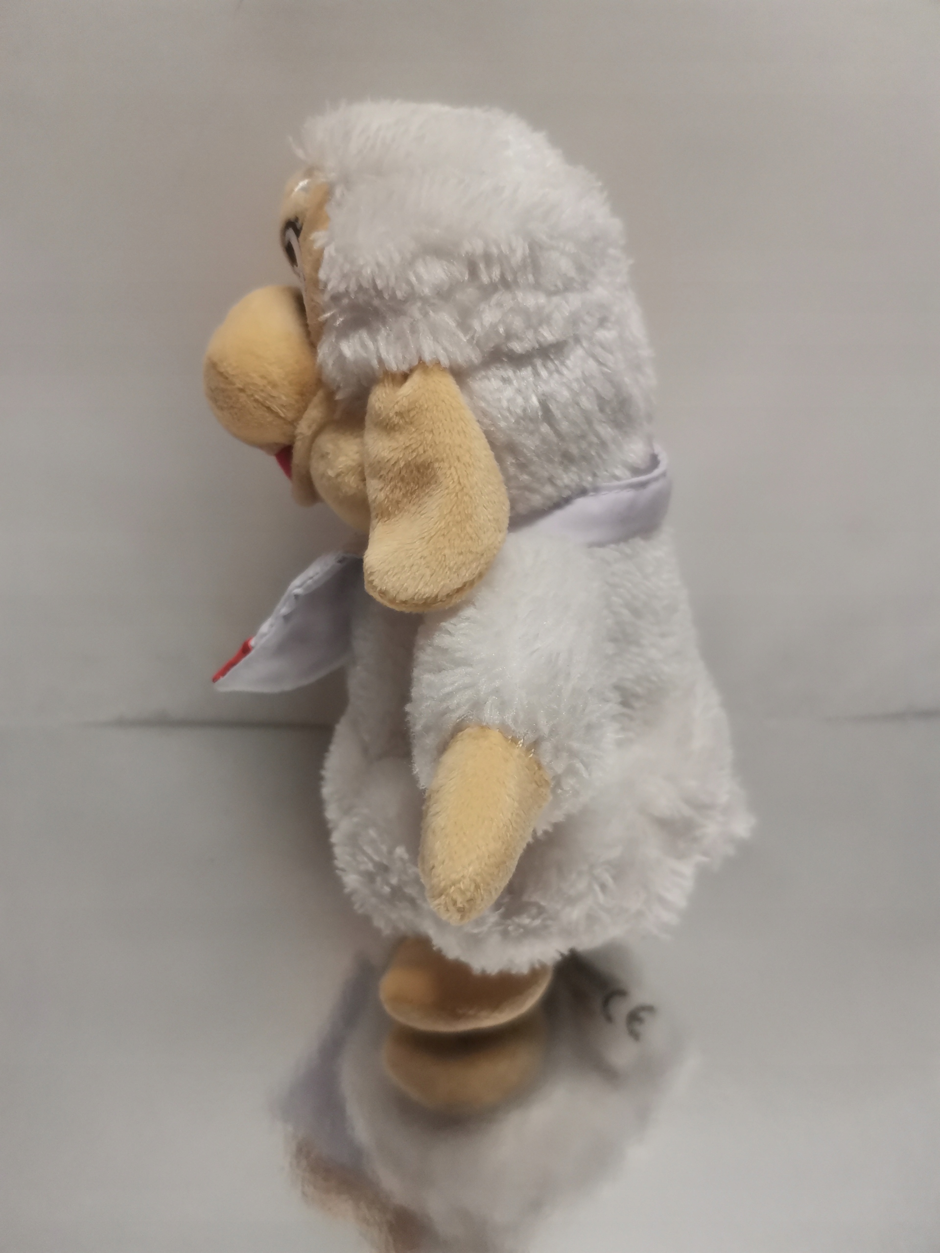 KINDER owieczka w śliniaczku maskotka biała owca Bohater / Bajka Inny