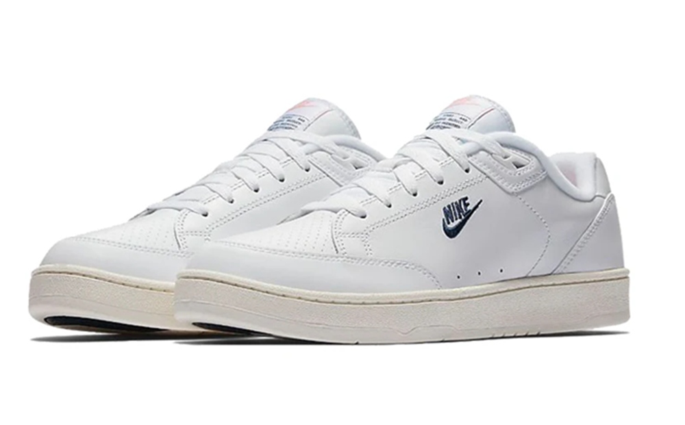 Sportovní obuv Nike Grandstand II AA2190-100 velikost 41