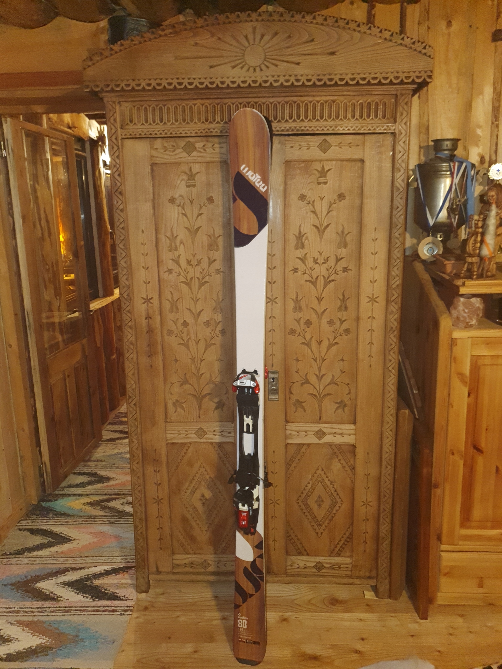 FISCHER WATEA 88 dł 176 cm / 128-88-115 / R= 19m z NOWYMI marker TOUR F 10 Sezon inny