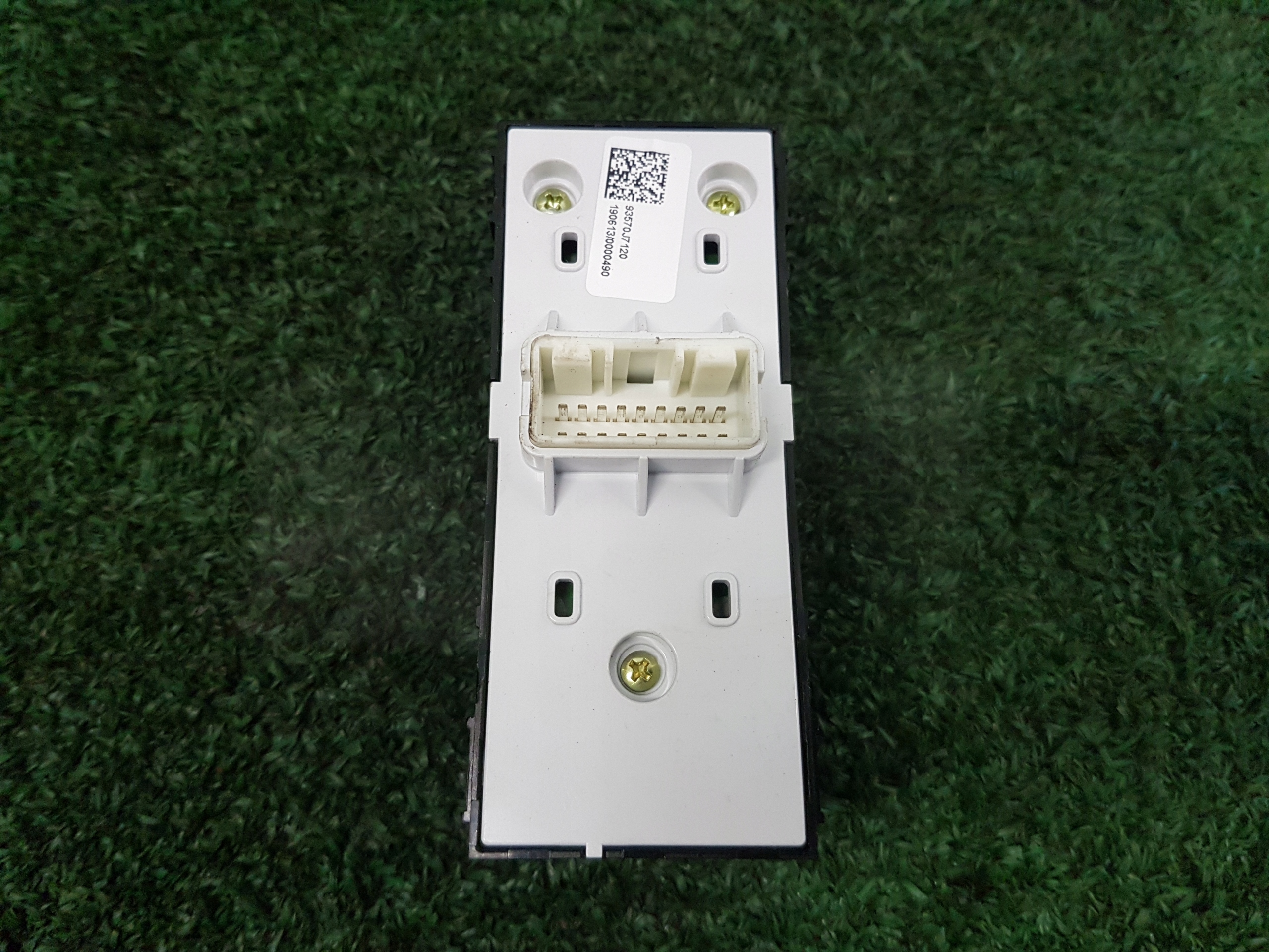 control panel of the window driver´s KIA CEED III 93570J7120