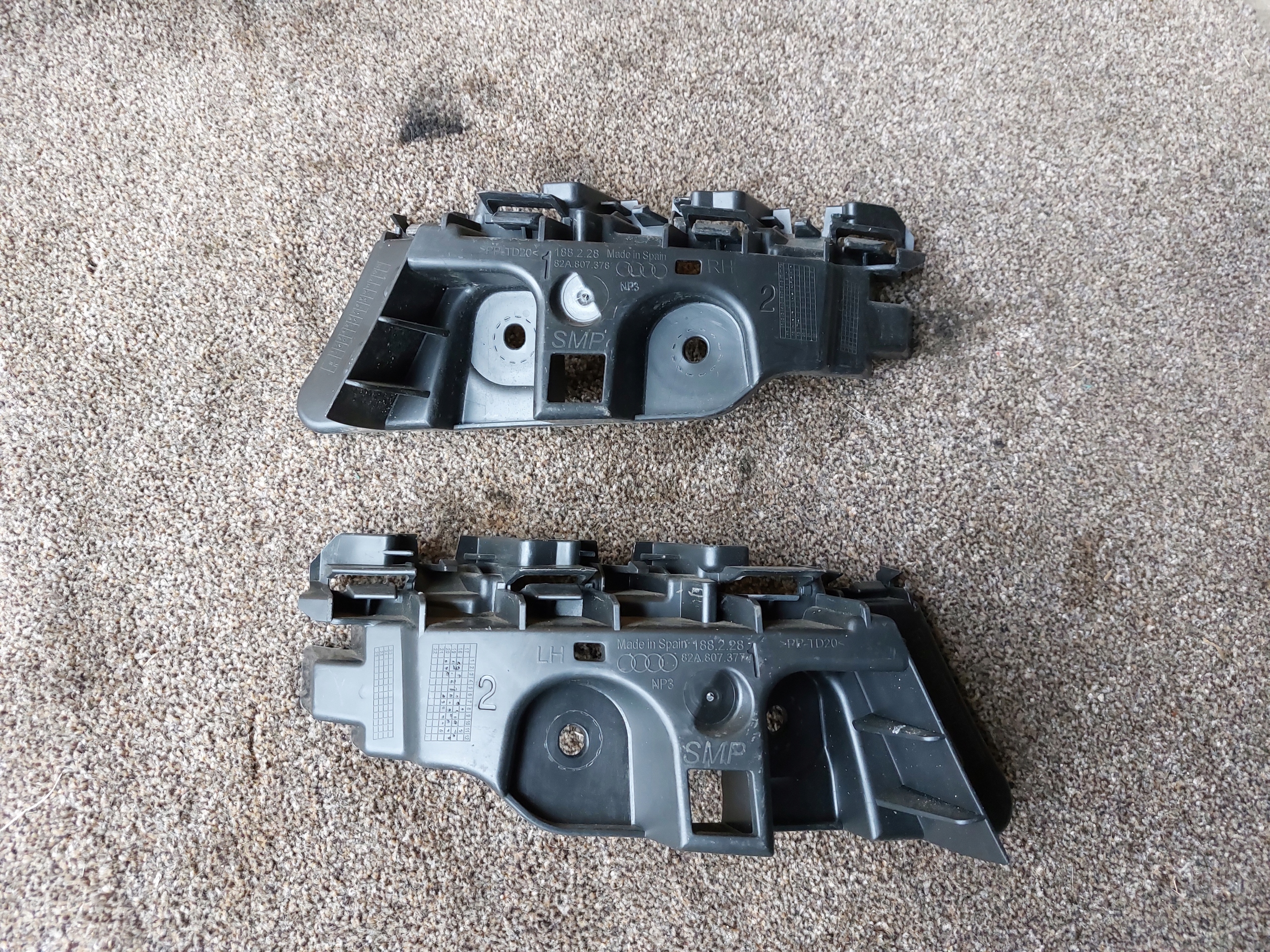 bumper bracket rear part left right AUDI A1 82A 19r