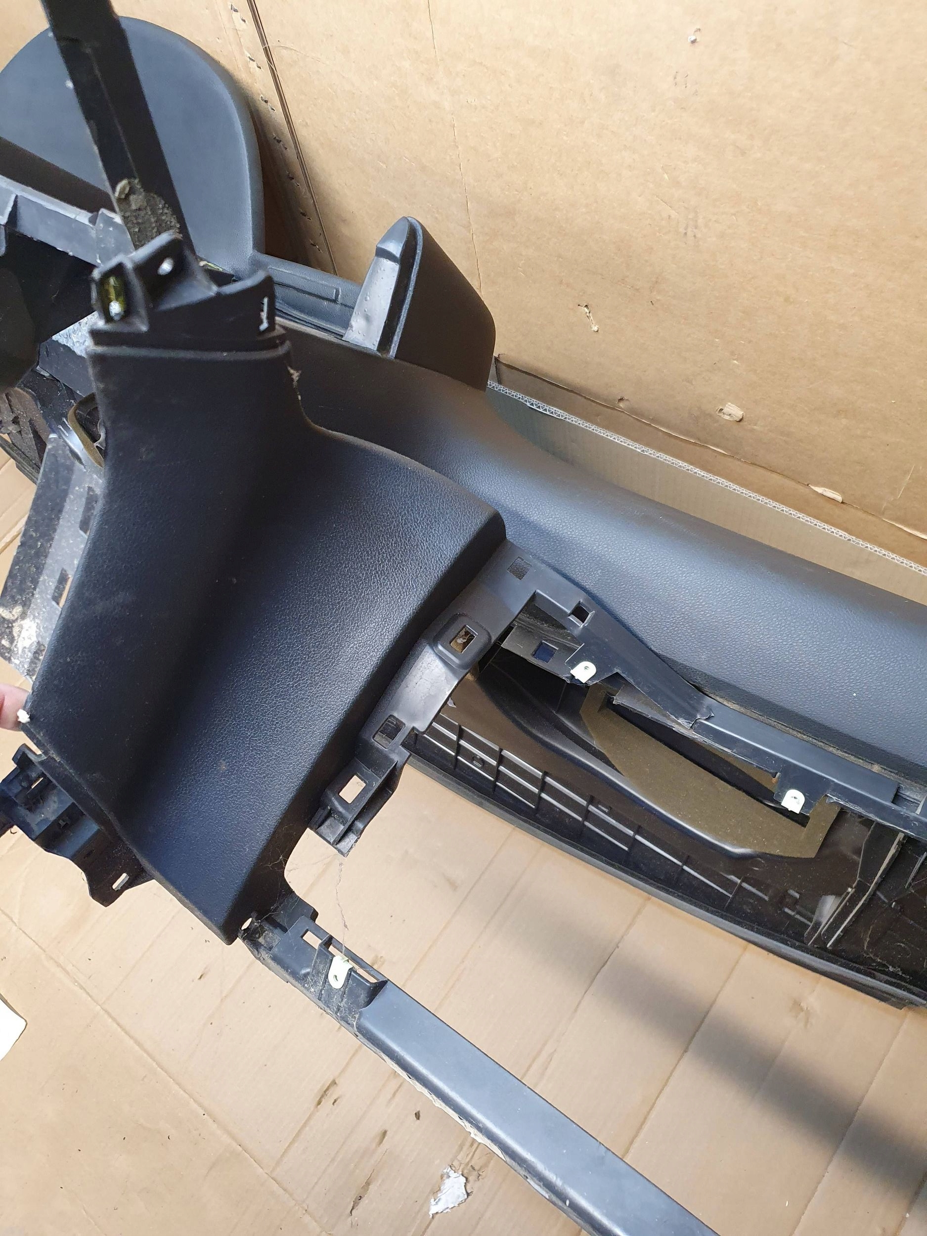 торпеда peugeot 3008 и консоль оригинал без UP NAVI