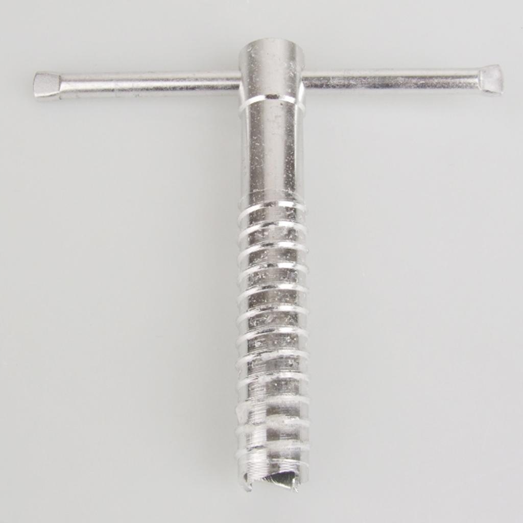 2 . Śruba podłogowa ze śledzia kempingowego na Marka bez marki