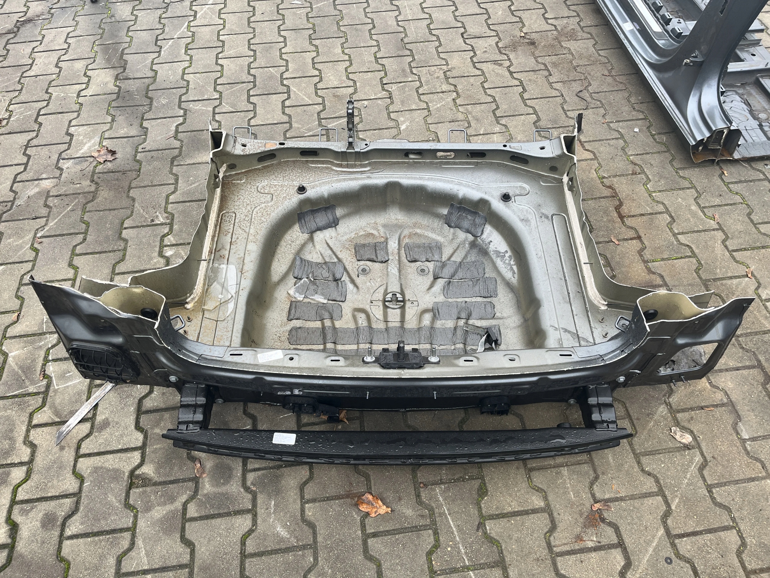 ремень задний кузов Audi Q2 GA 16- LZ7S